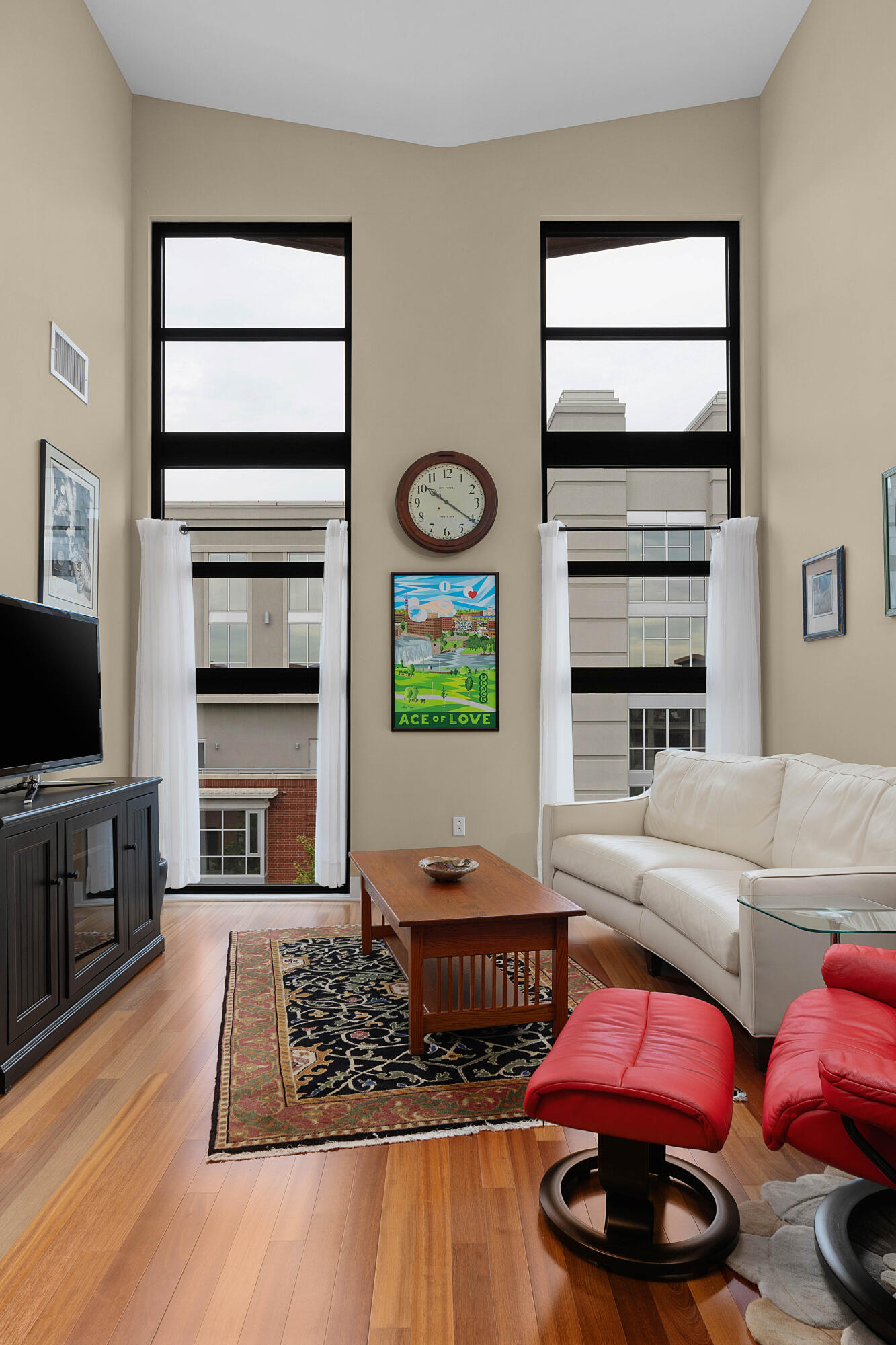 129 Walnut Street, 438