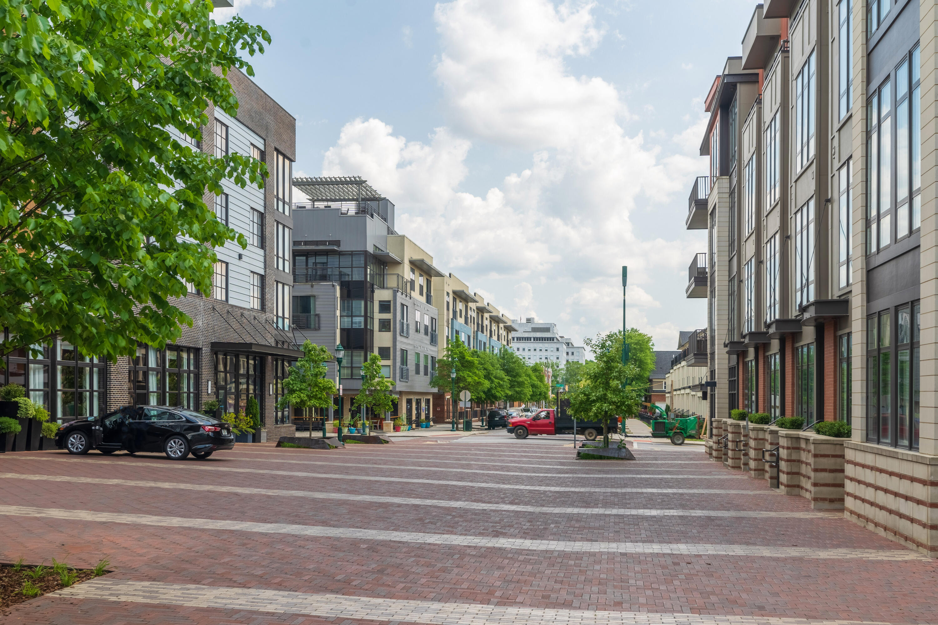 129 Walnut Street, 438