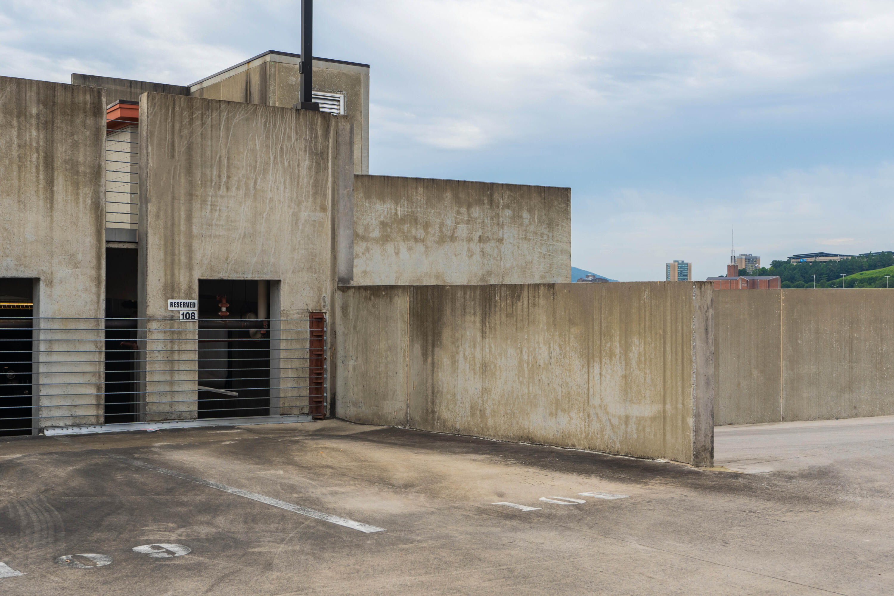 129 Walnut Street, 438