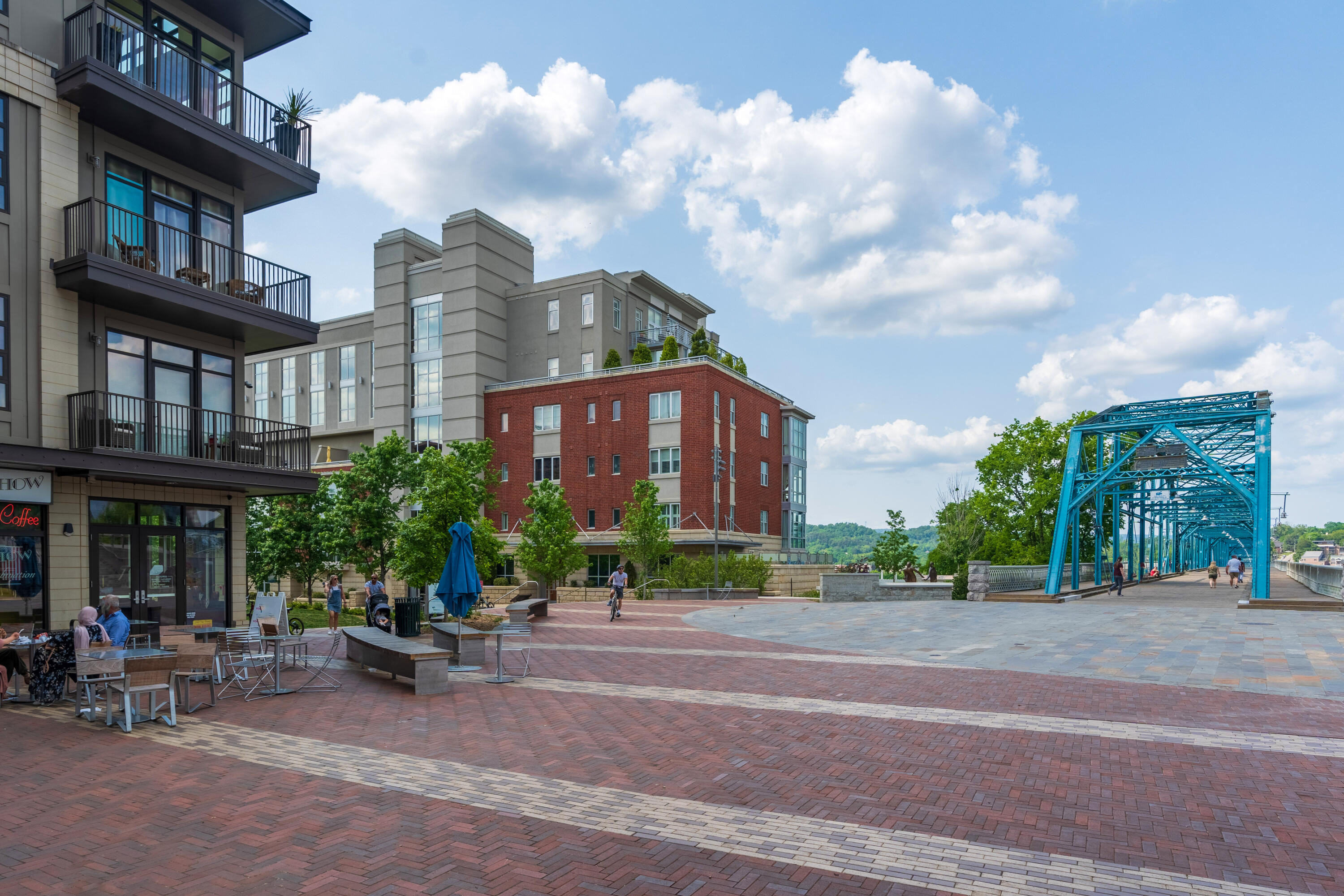 129 Walnut Street, 438