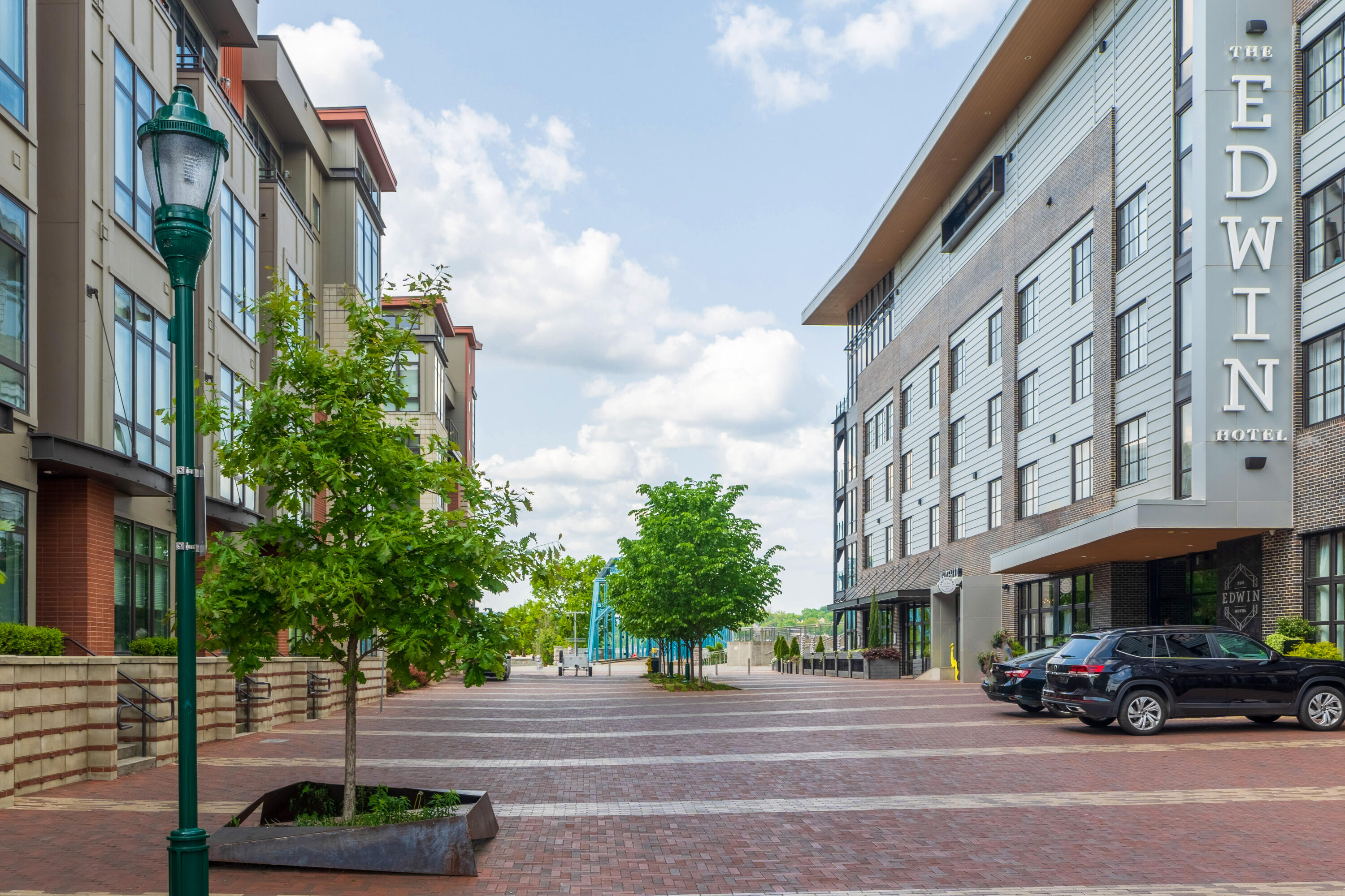 129 Walnut Street, 438