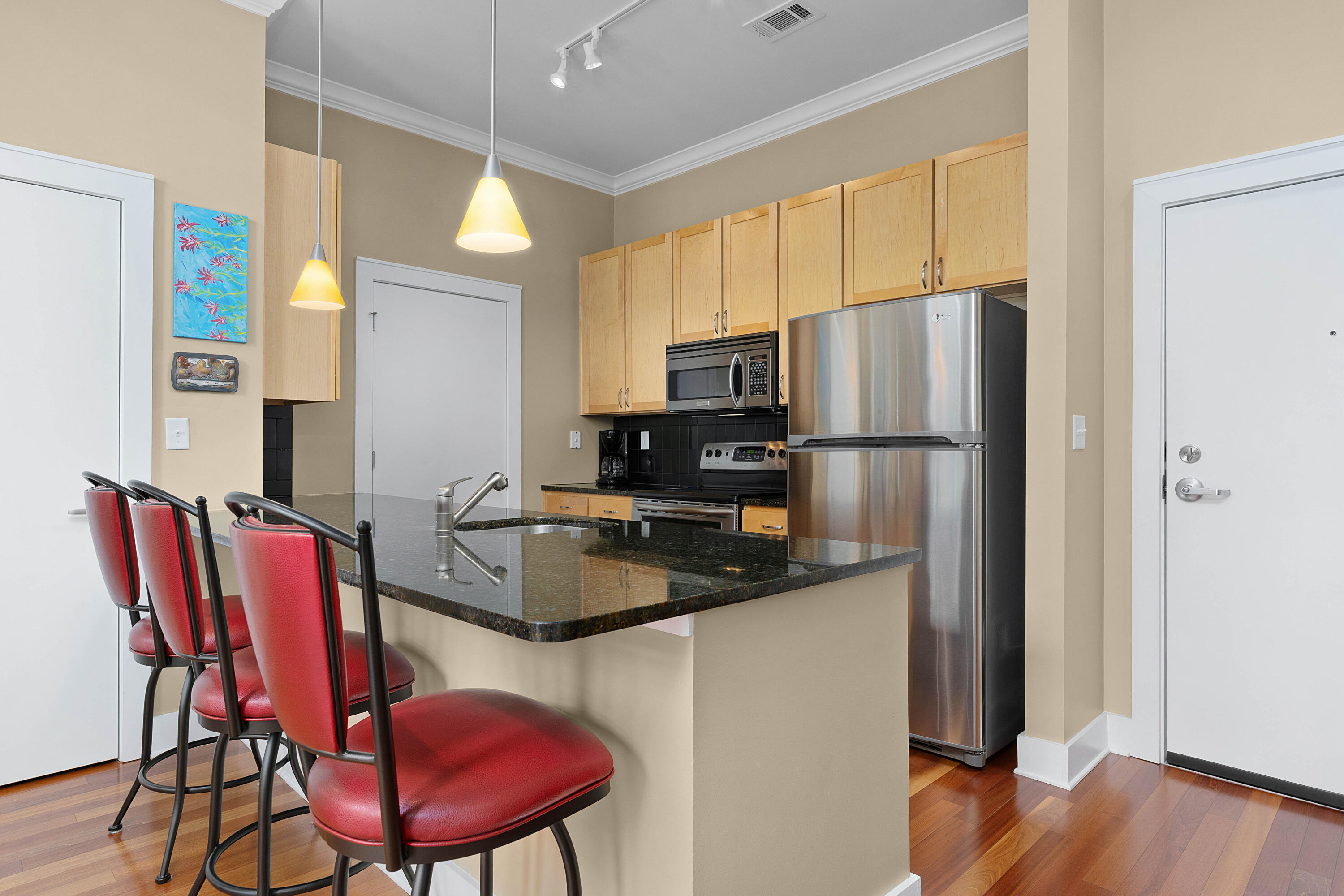 129 Walnut Street, 438