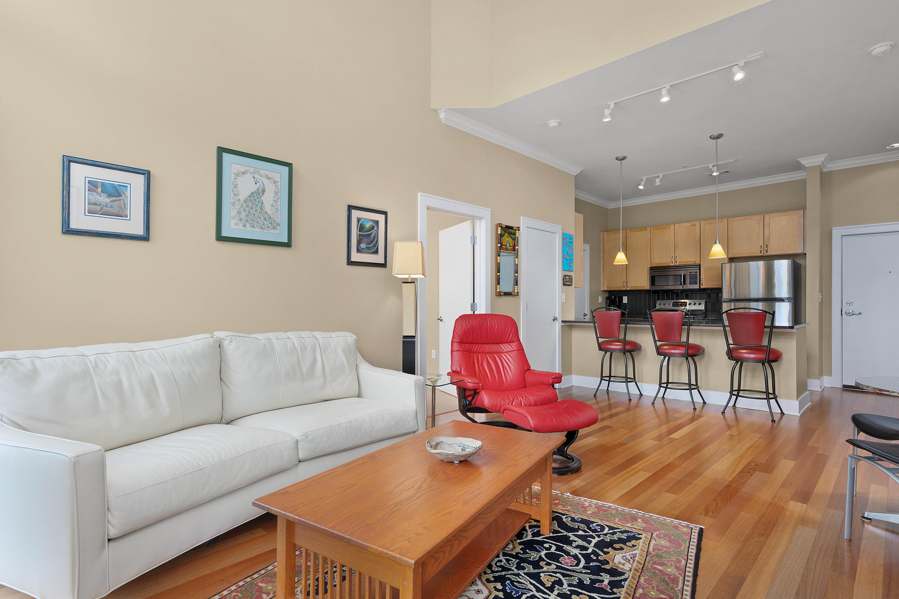 129 Walnut Street, 438