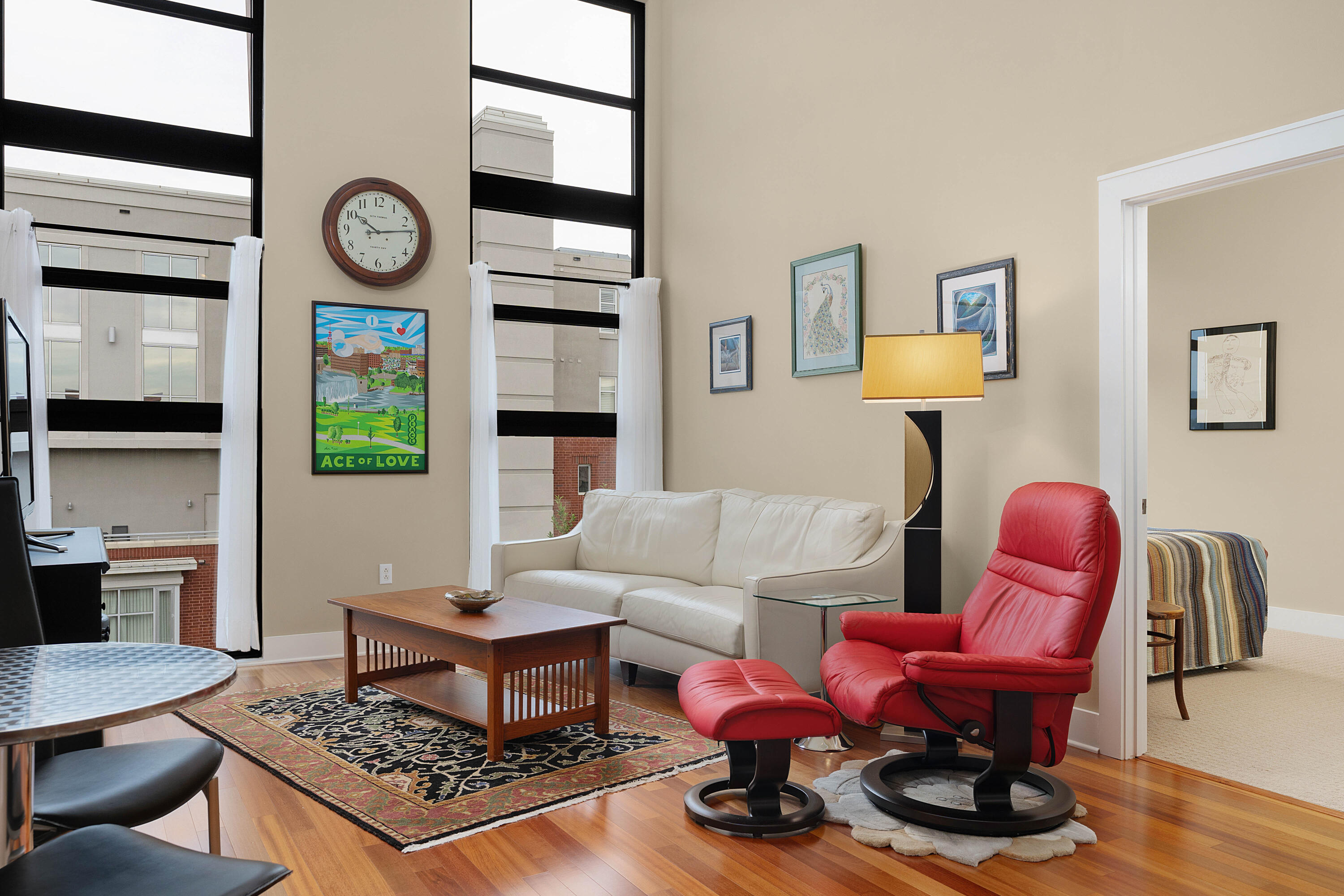 129 Walnut Street, 438