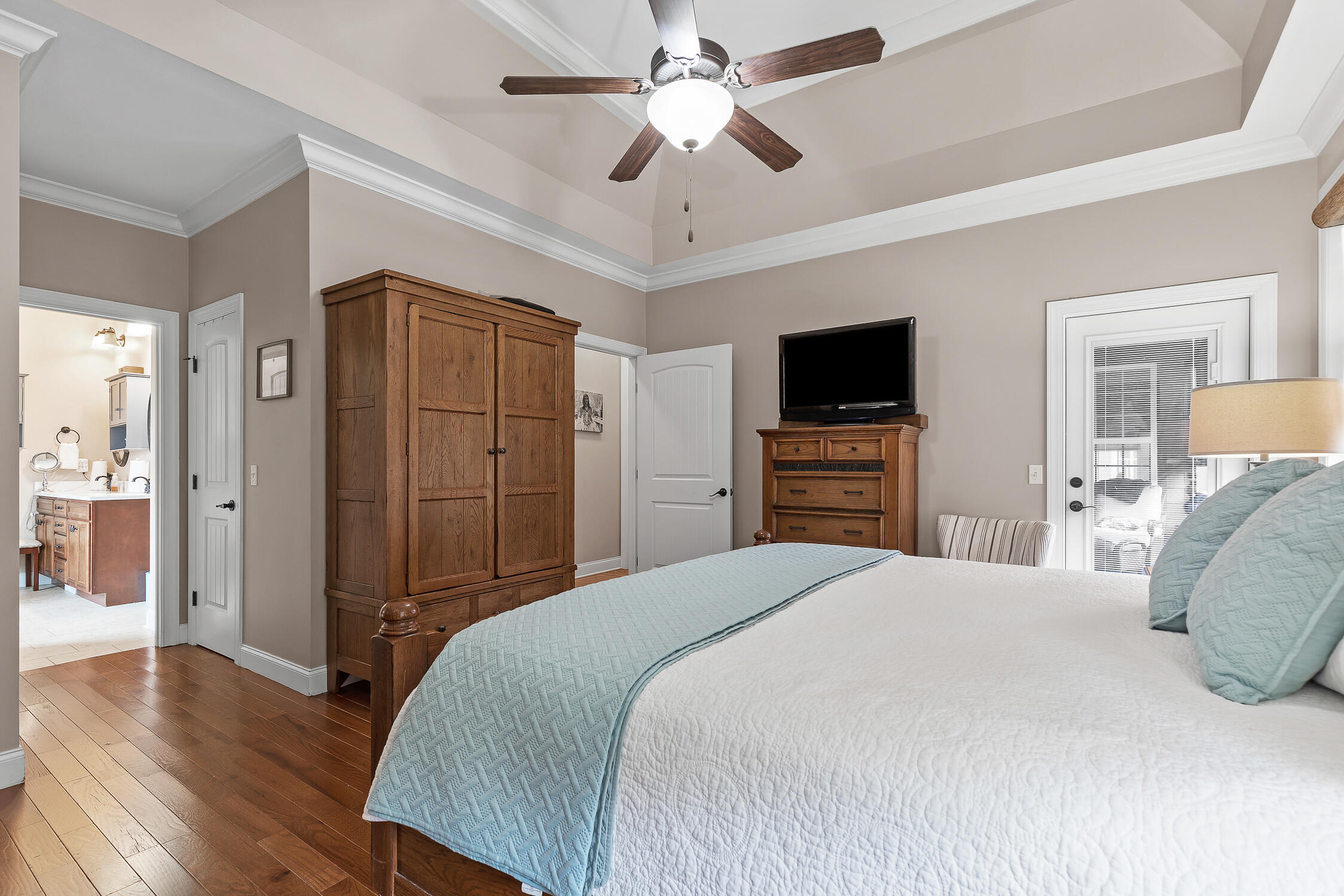 1097 Natural Way