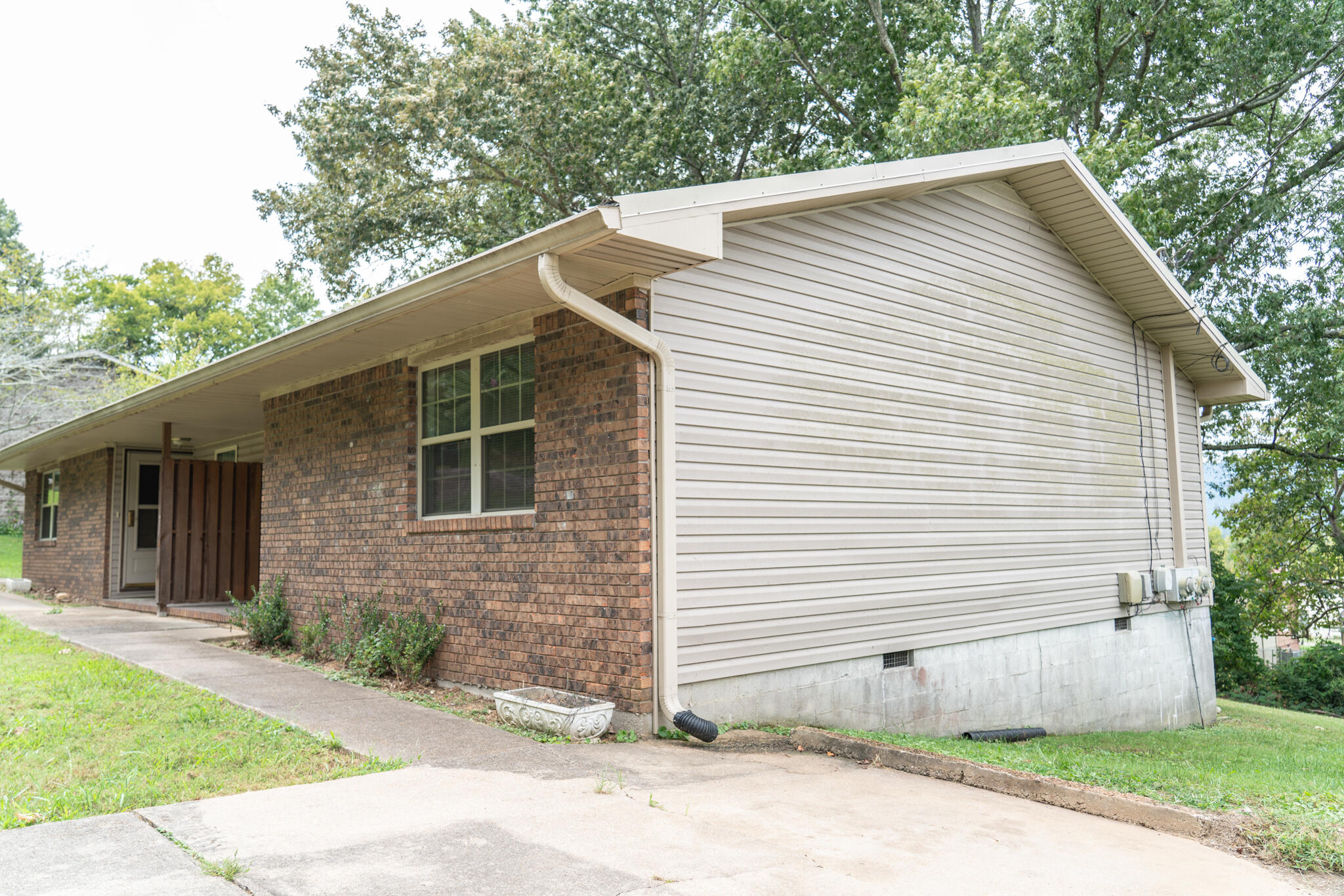 405 Missionary Avenue, A & B