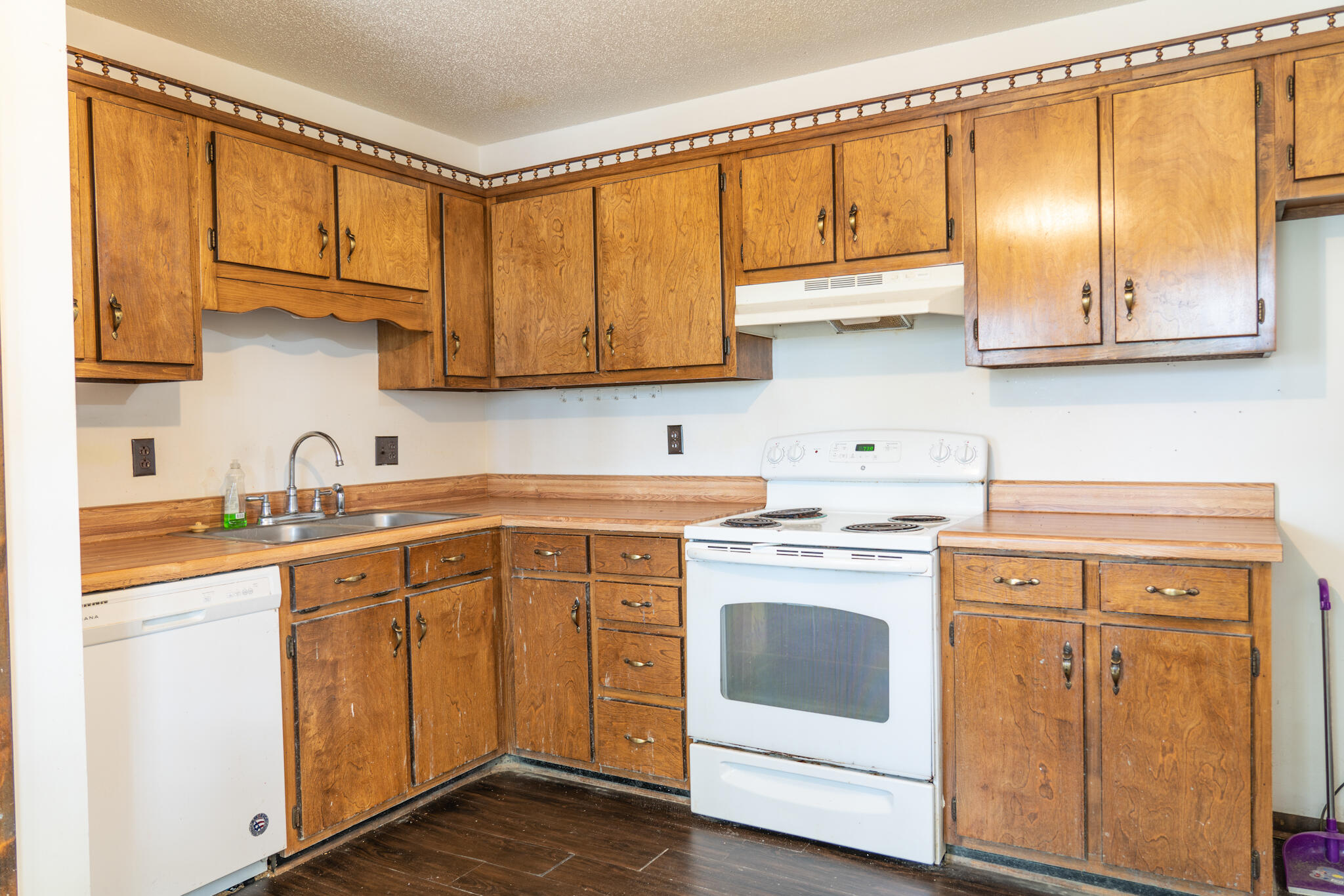 405 Missionary Avenue, A & B