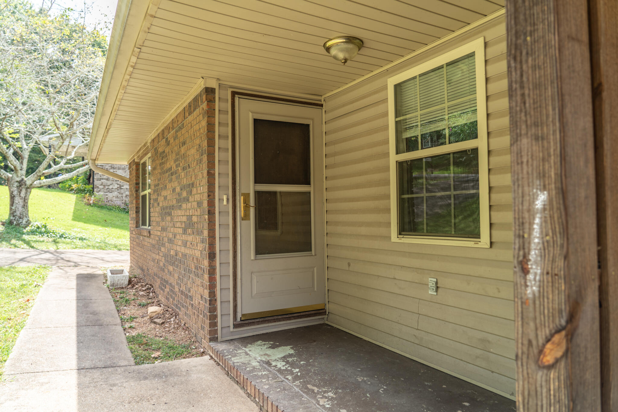 405 Missionary Avenue, A & B