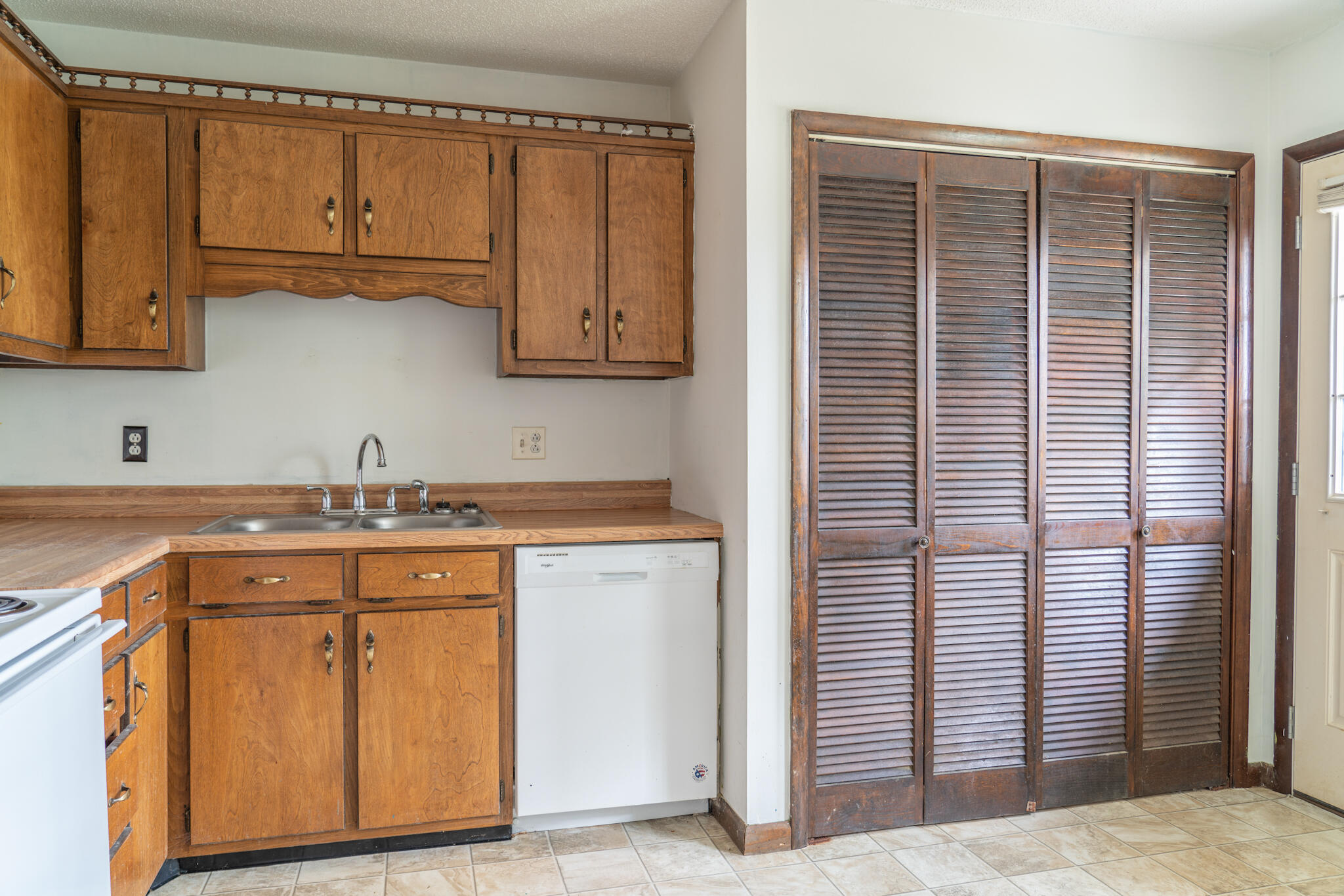 405 Missionary Avenue, A & B