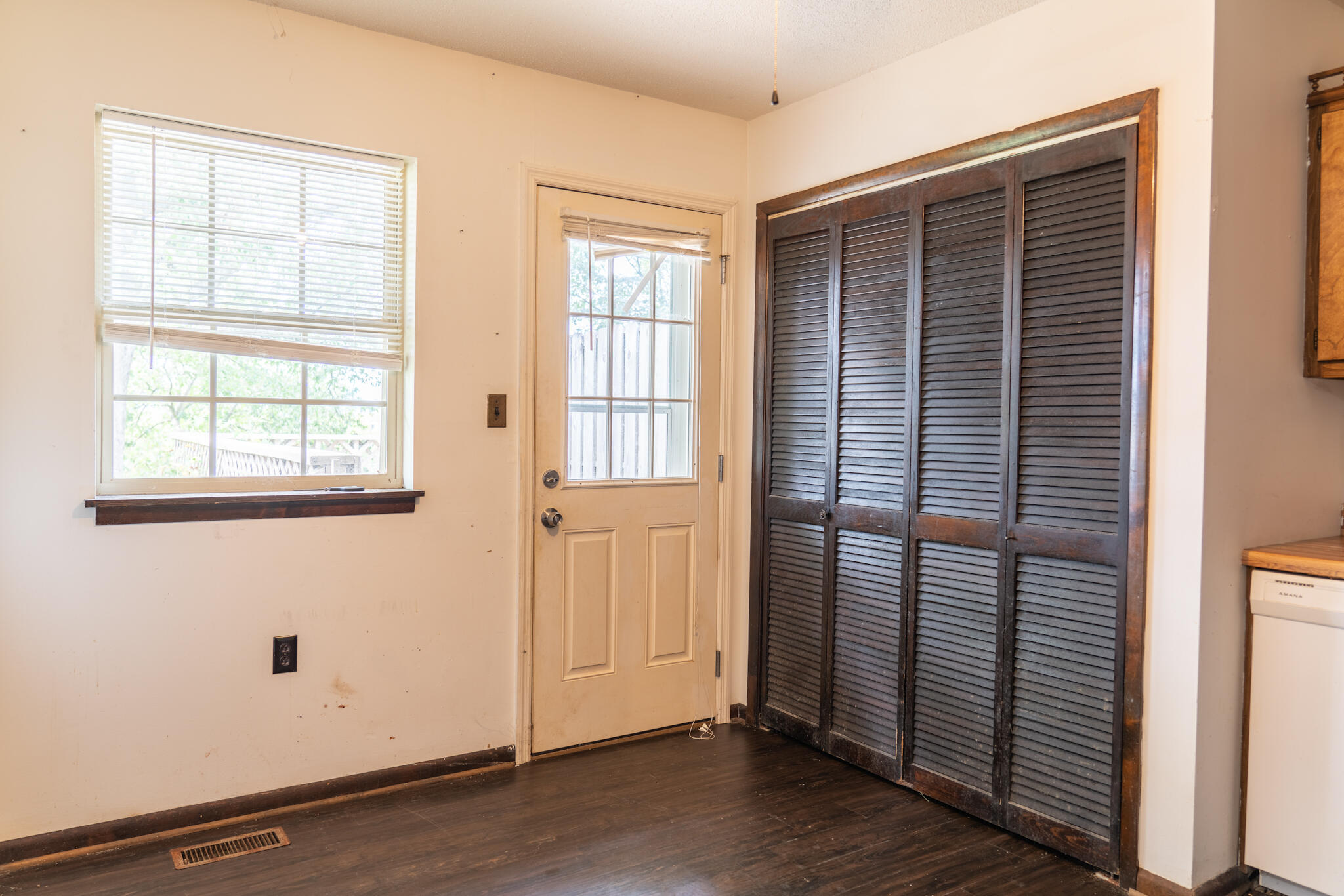 405 Missionary Avenue, A & B