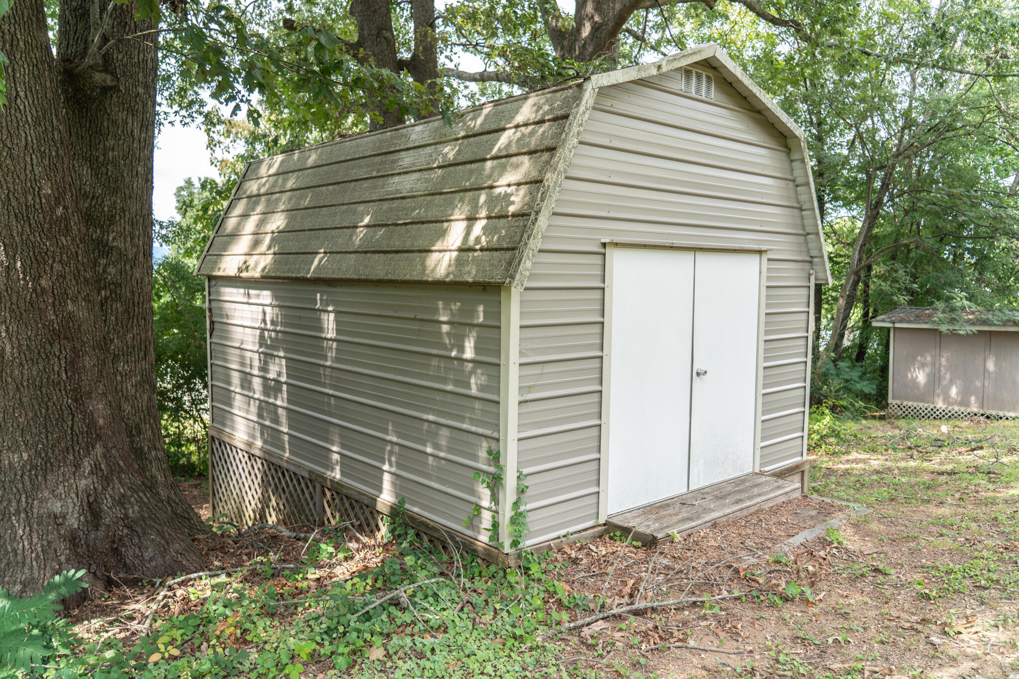 405 Missionary Avenue, A & B