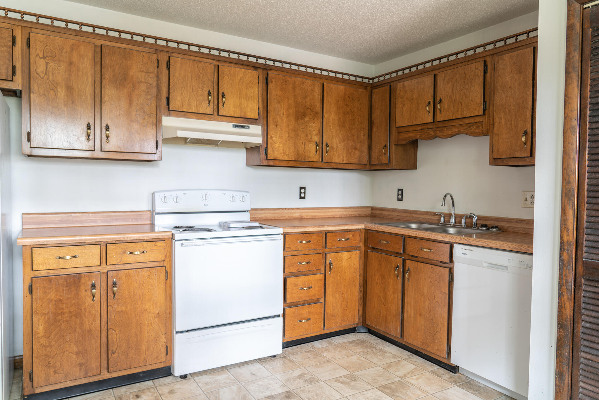 405 Missionary Avenue, A & B