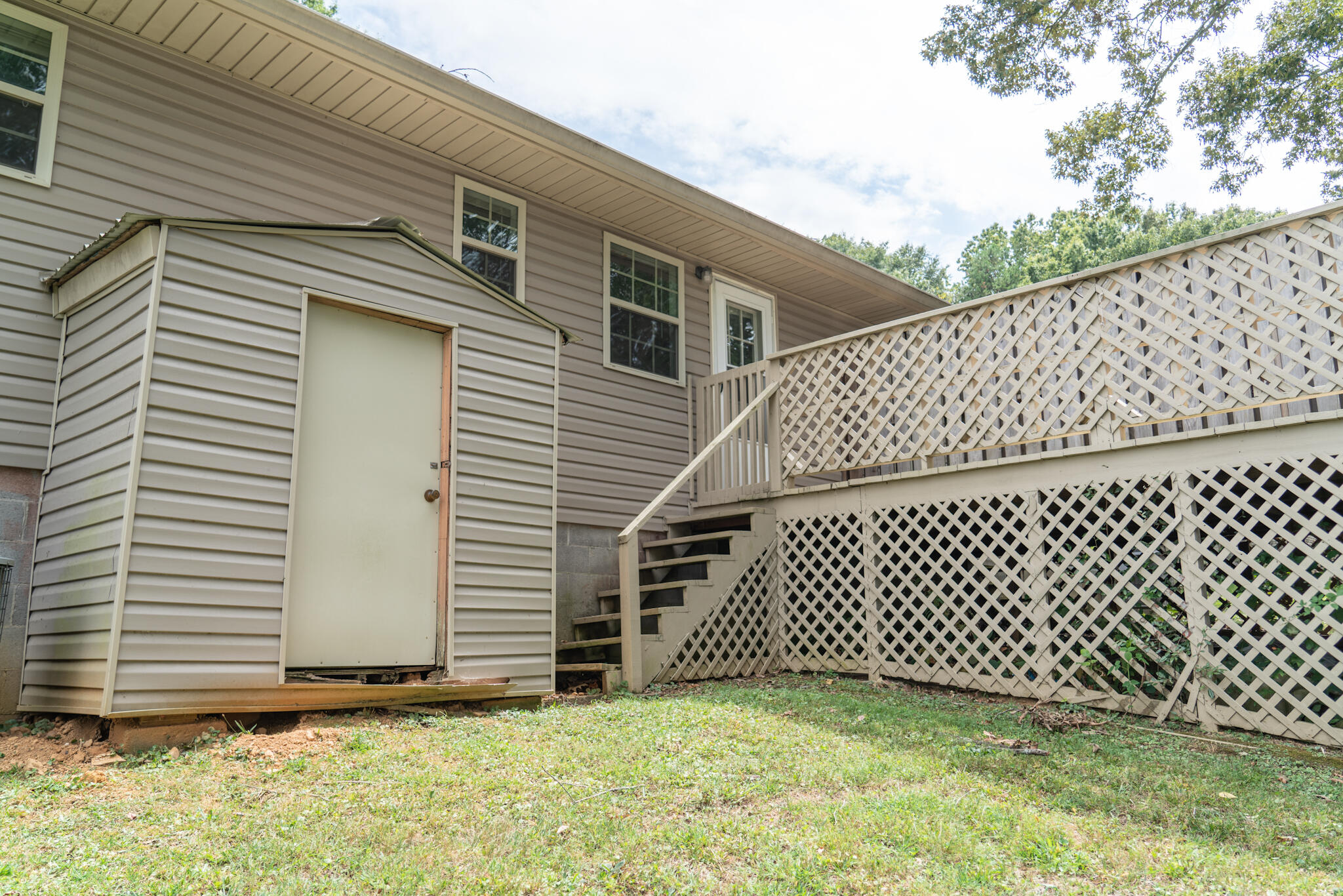 405 Missionary Avenue, A & B