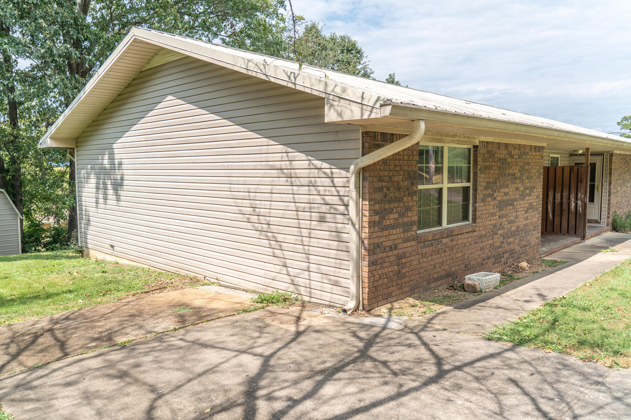 405 Missionary Avenue, A & B