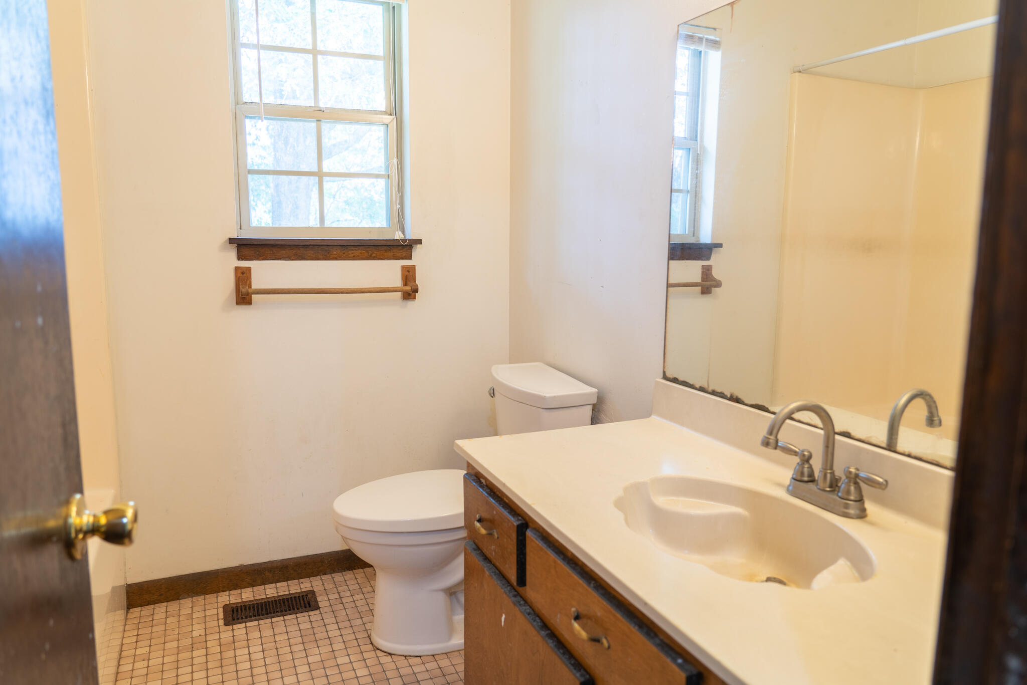 405 Missionary Avenue, A & B