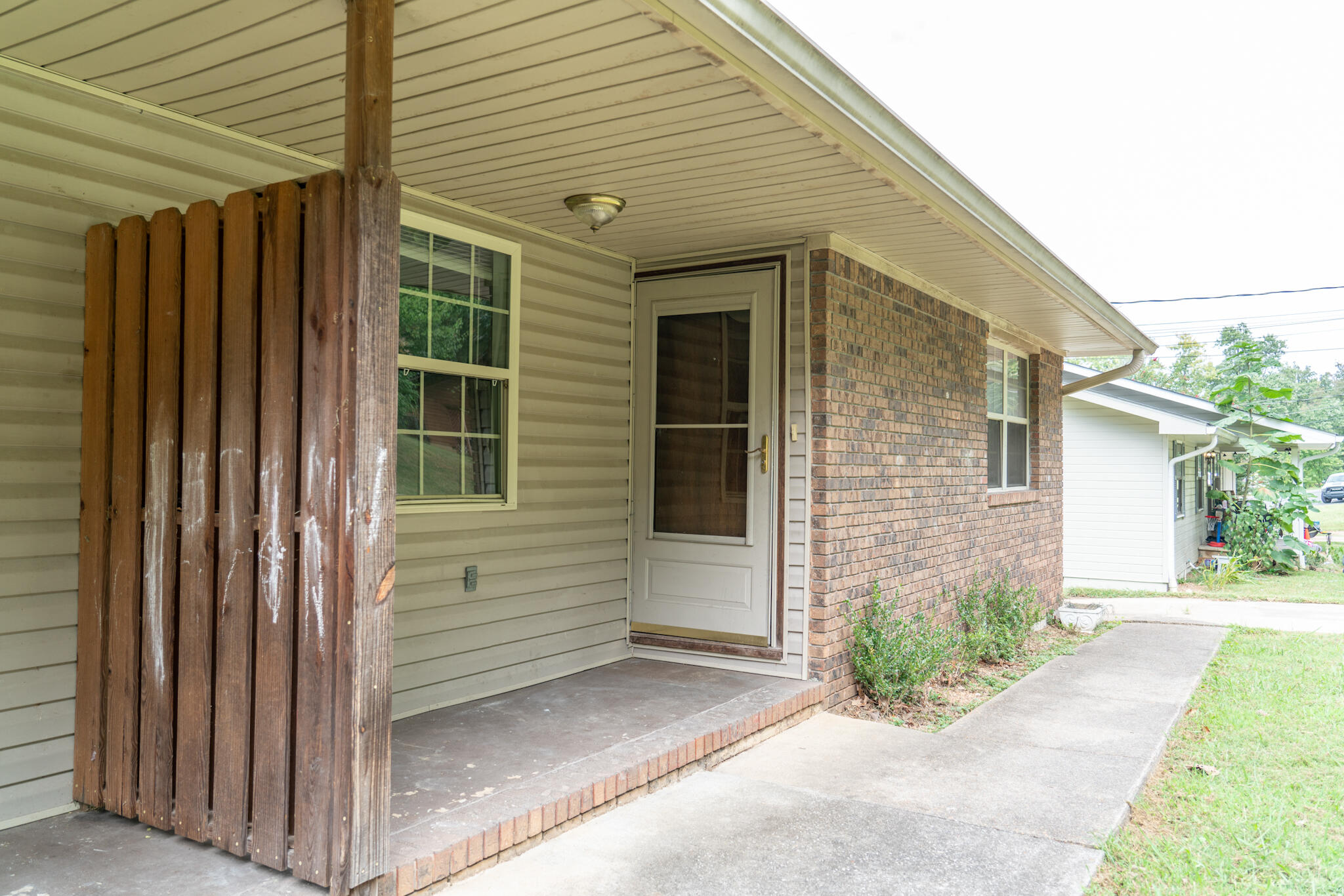 405 Missionary Avenue, A & B