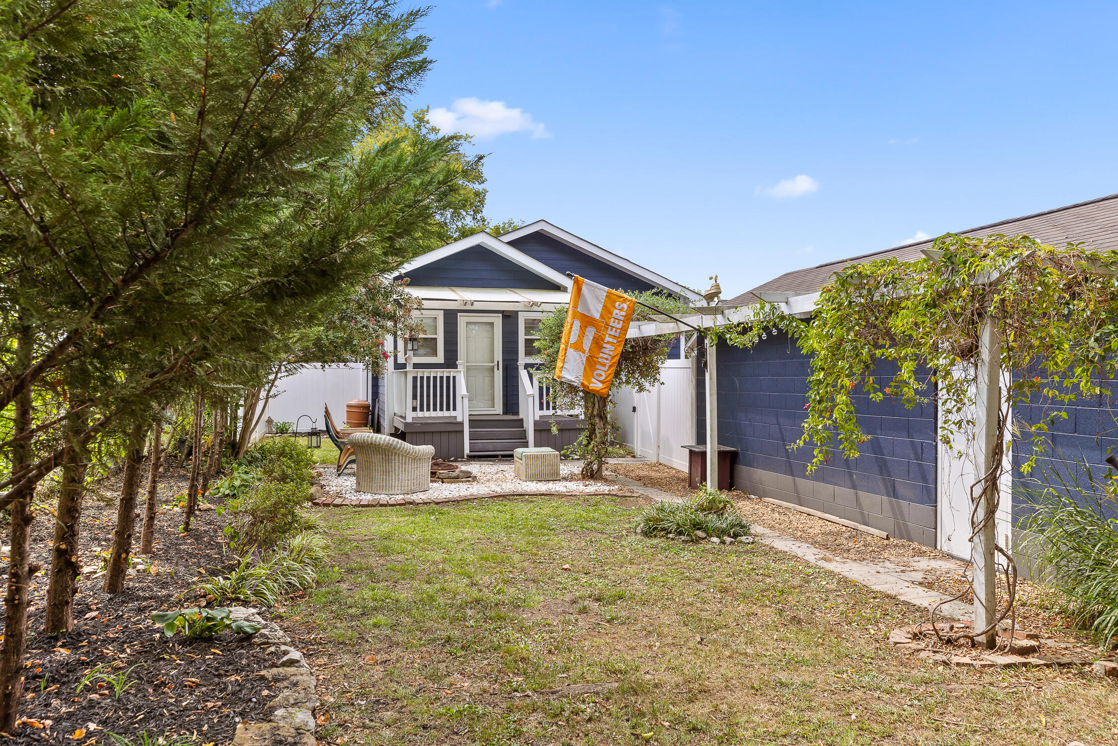 2403 Ivy Street