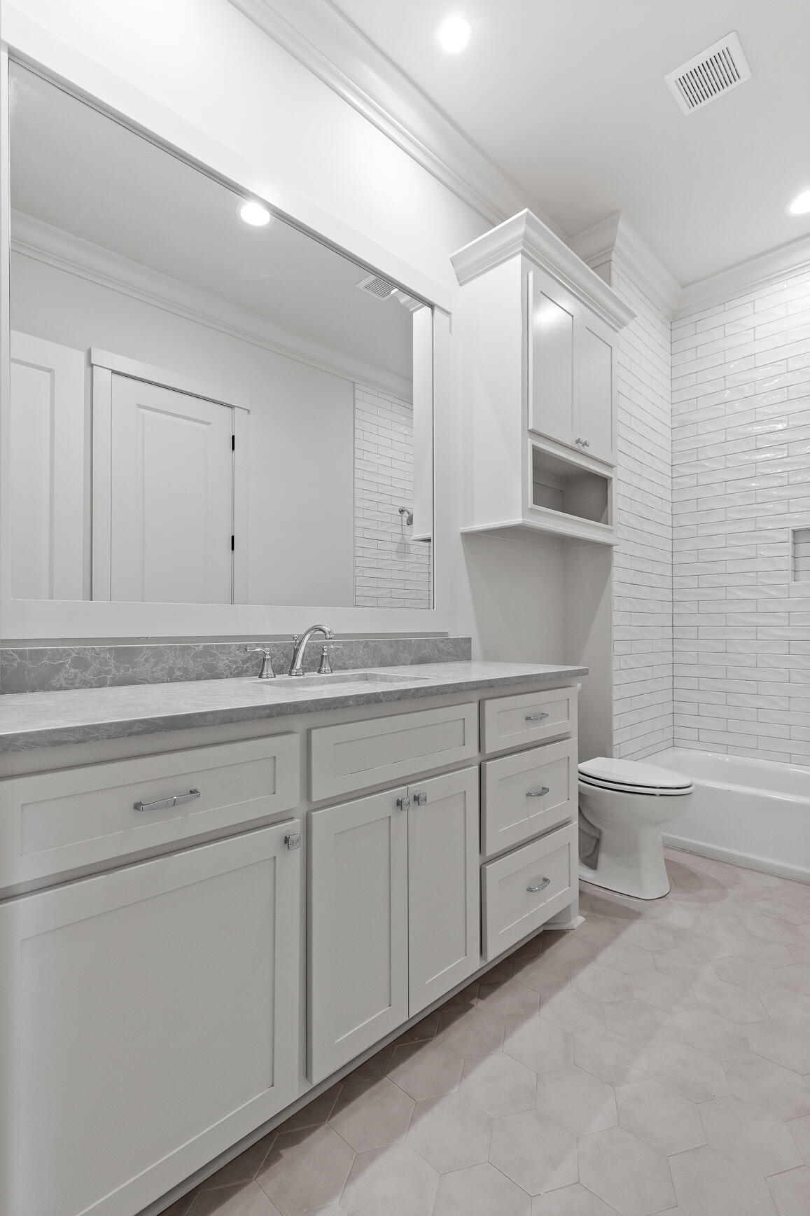 8121 Mountain Laurel Tr, 60