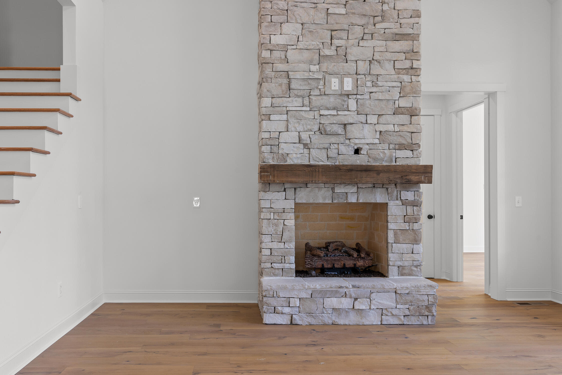 8121 Mountain Laurel Tr, 60