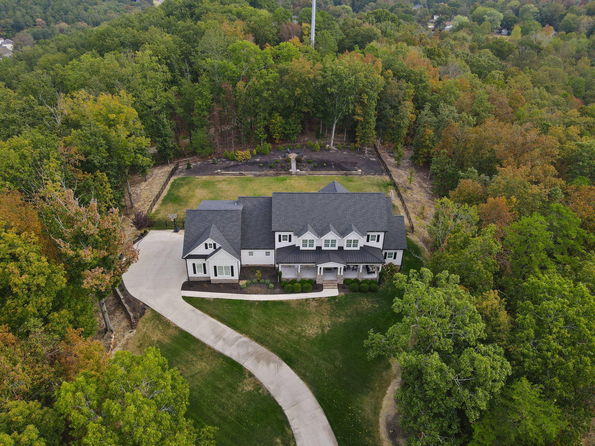 827 Brookhollow Lane