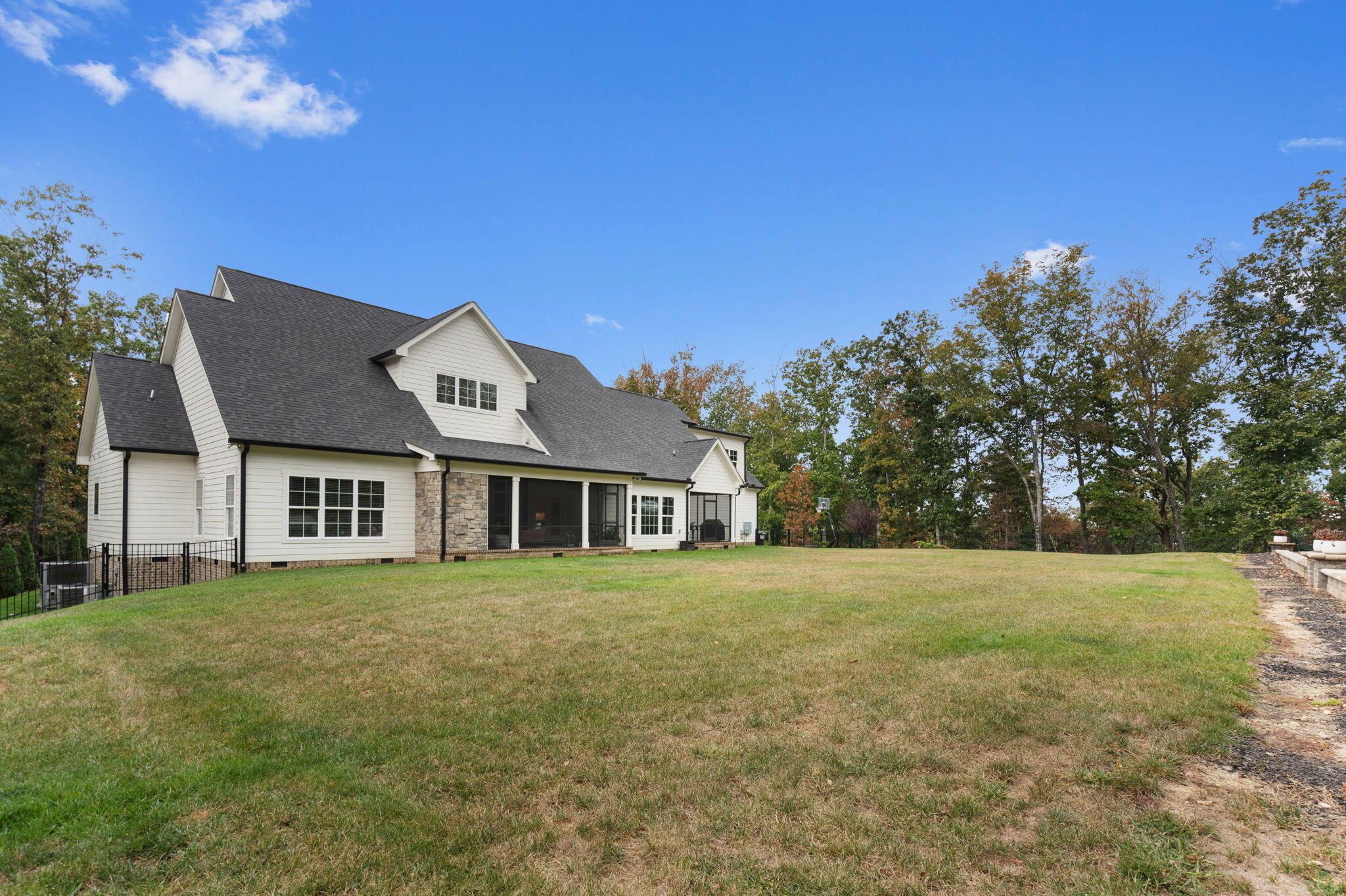 827 Brookhollow Lane
