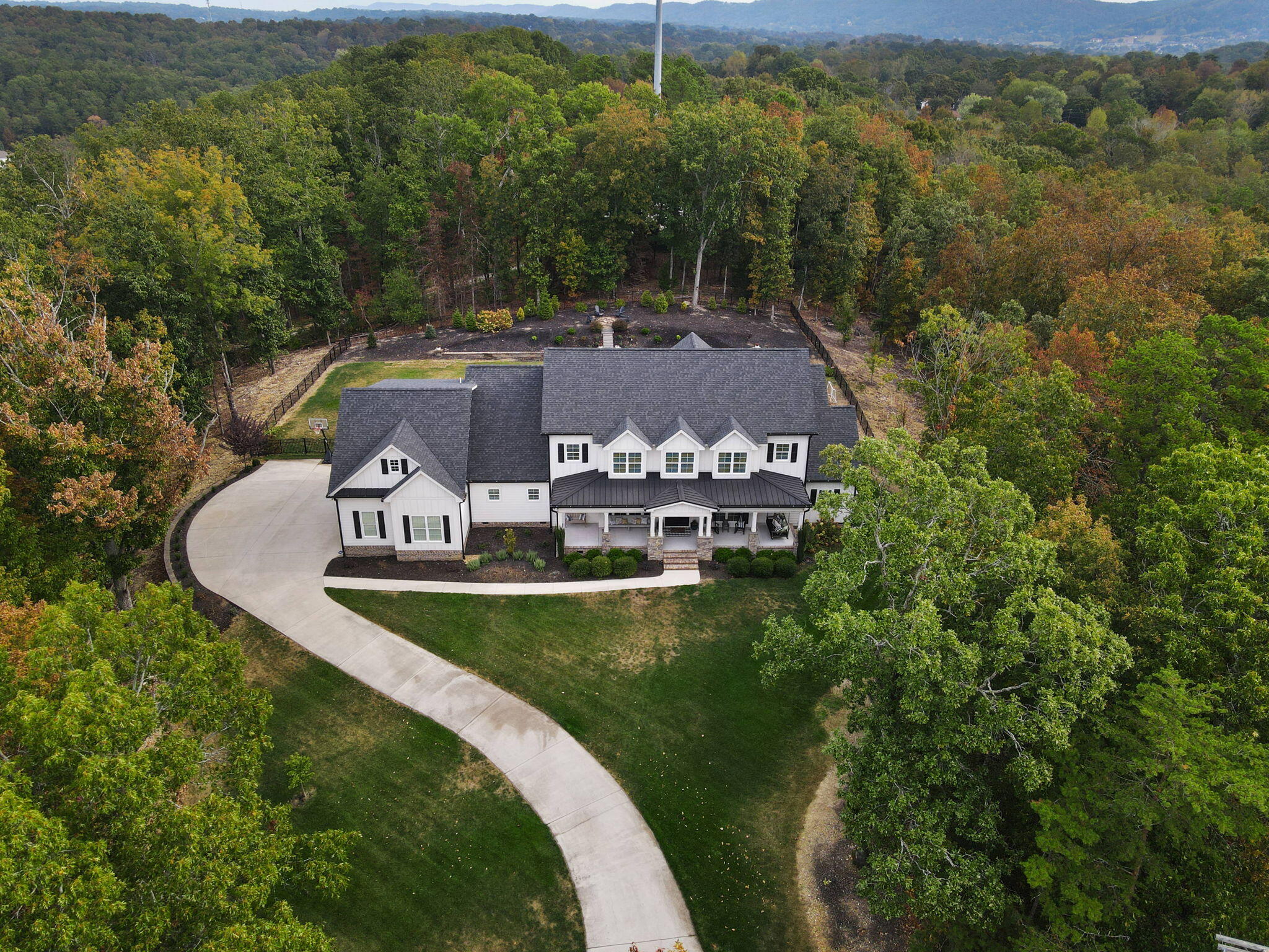 827 Brookhollow Lane