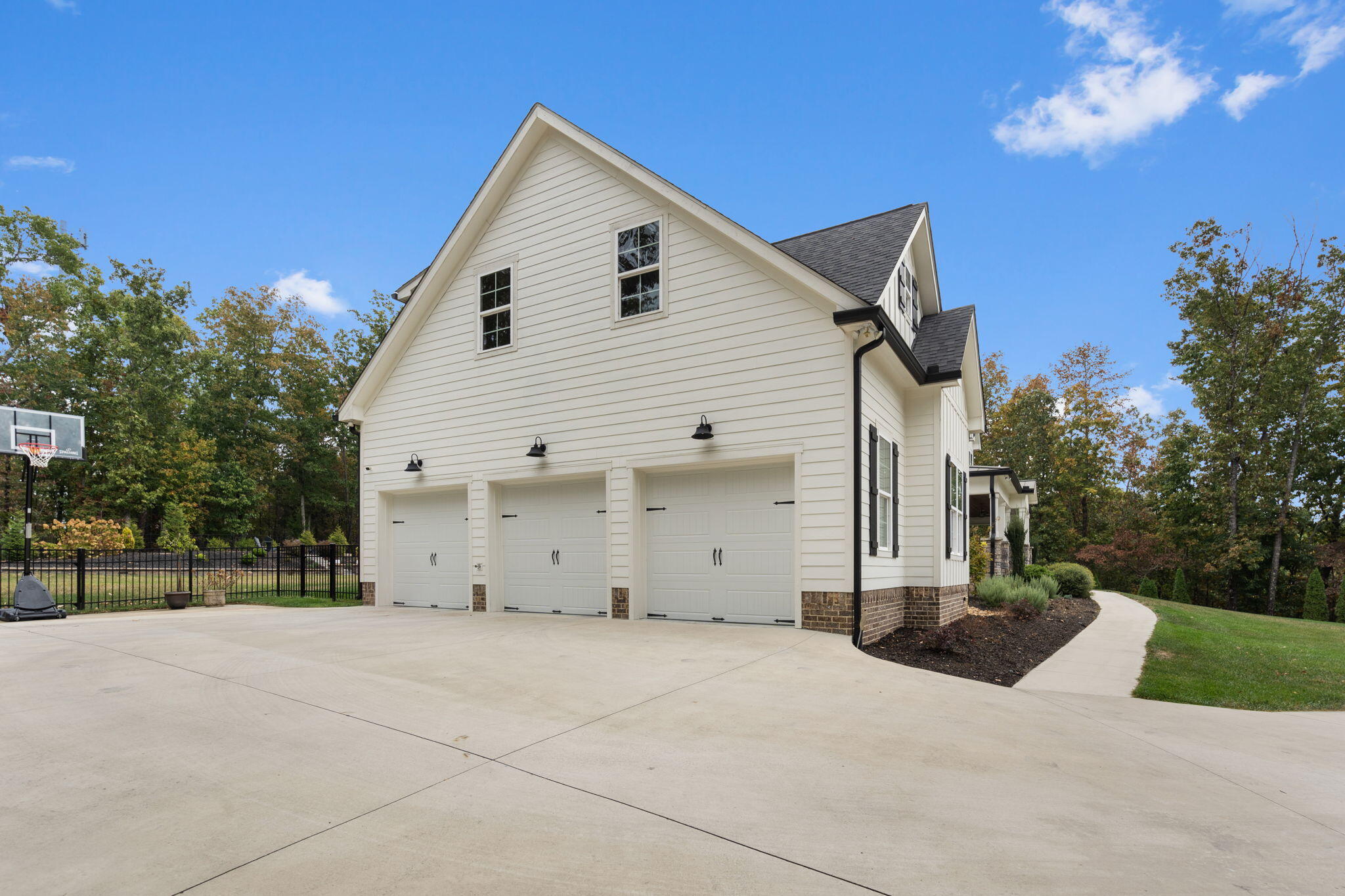 827 Brookhollow Lane