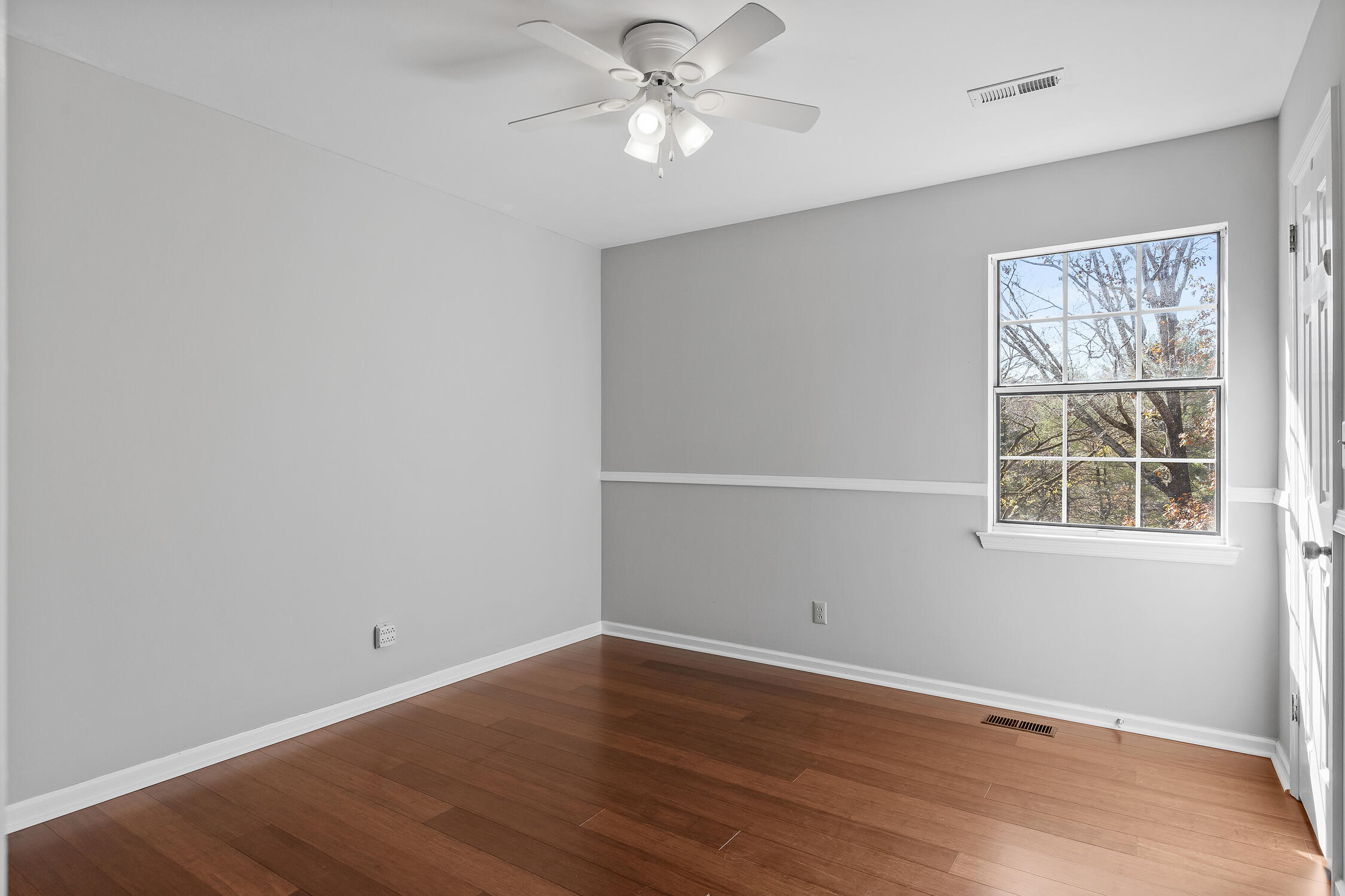 4833 Woodland Circle