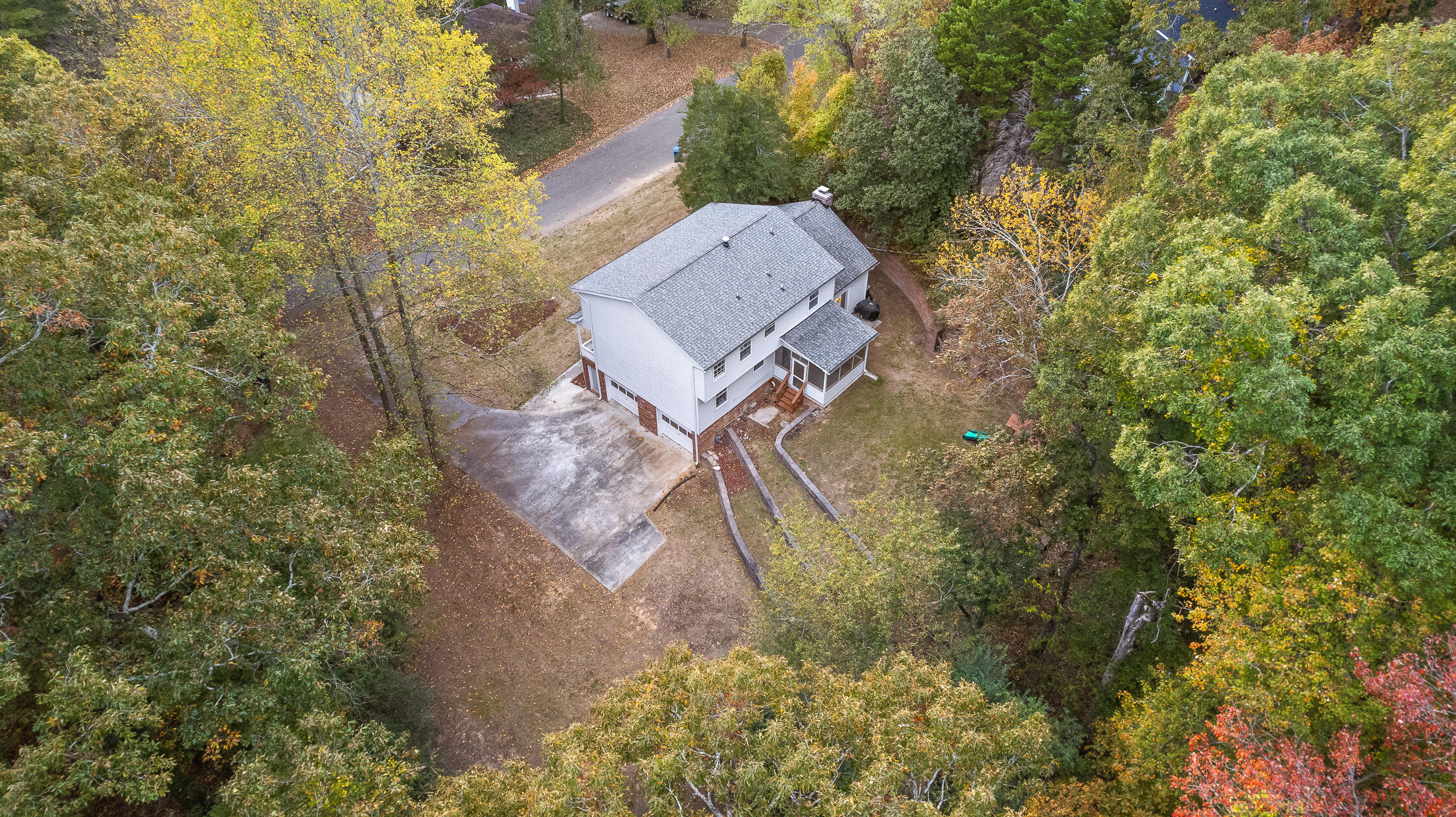4833 Woodland Circle
