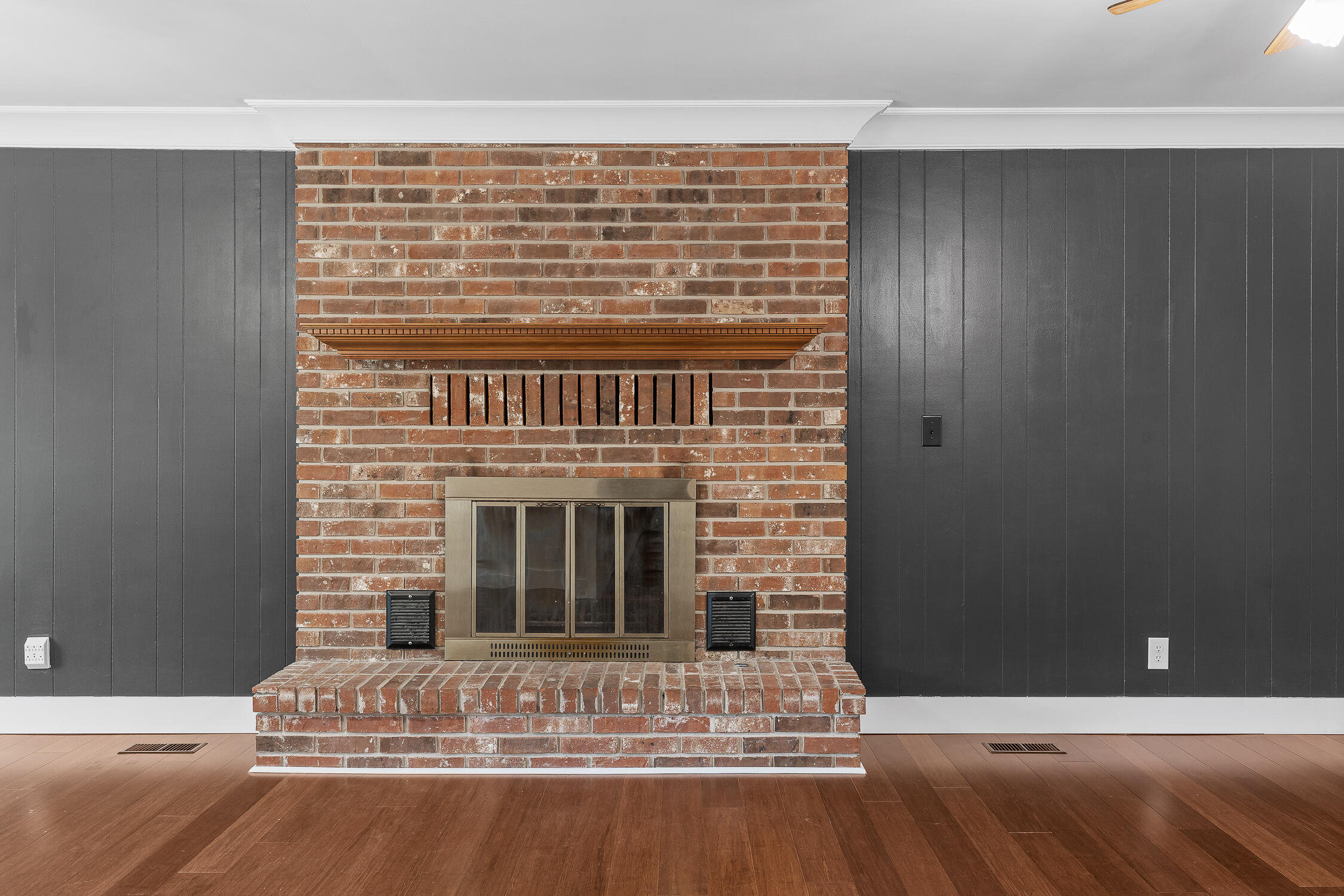 4833 Woodland Circle