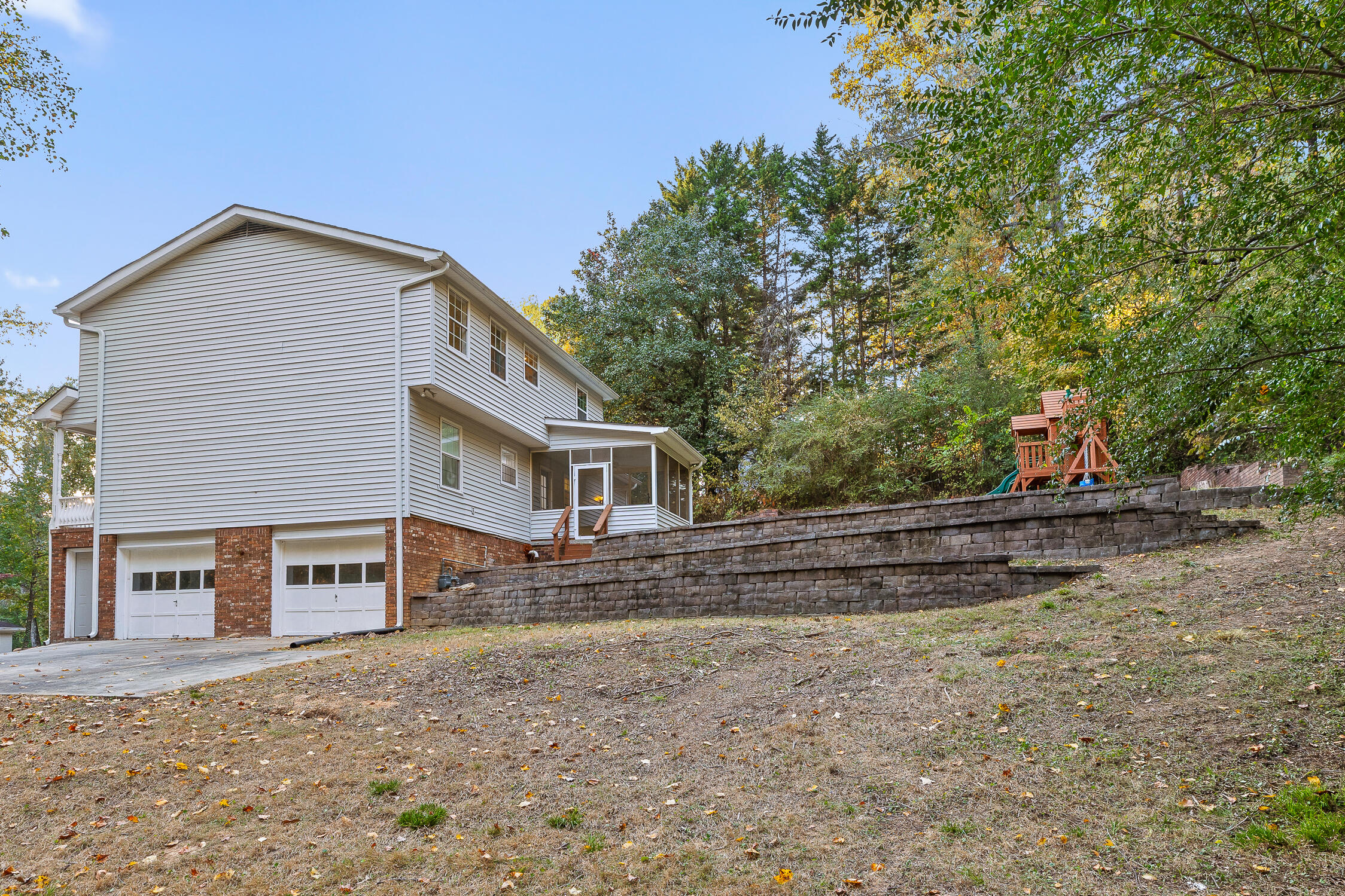 4833 Woodland Circle