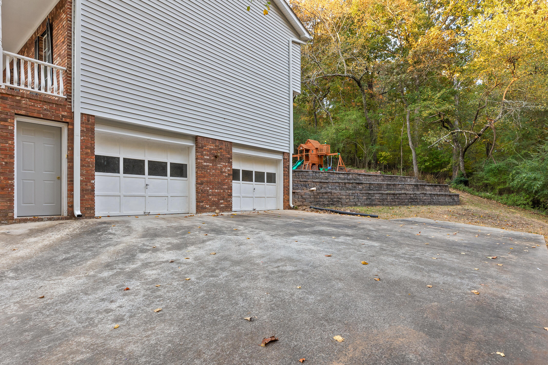 4833 Woodland Circle
