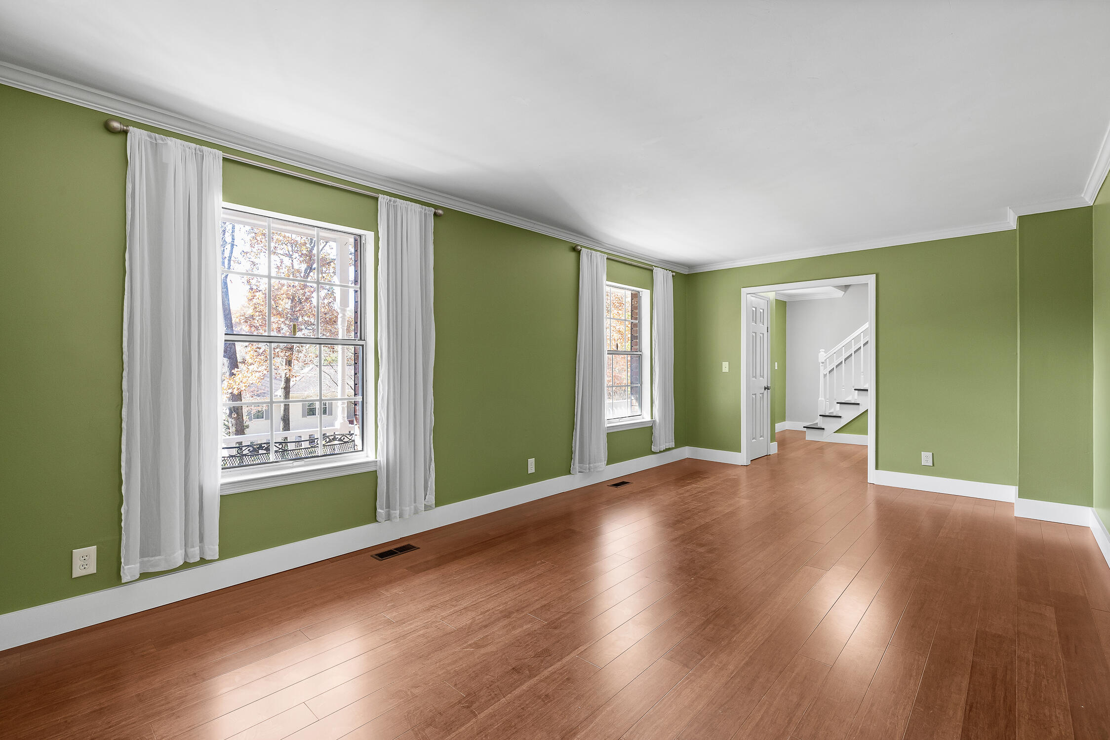 4833 Woodland Circle
