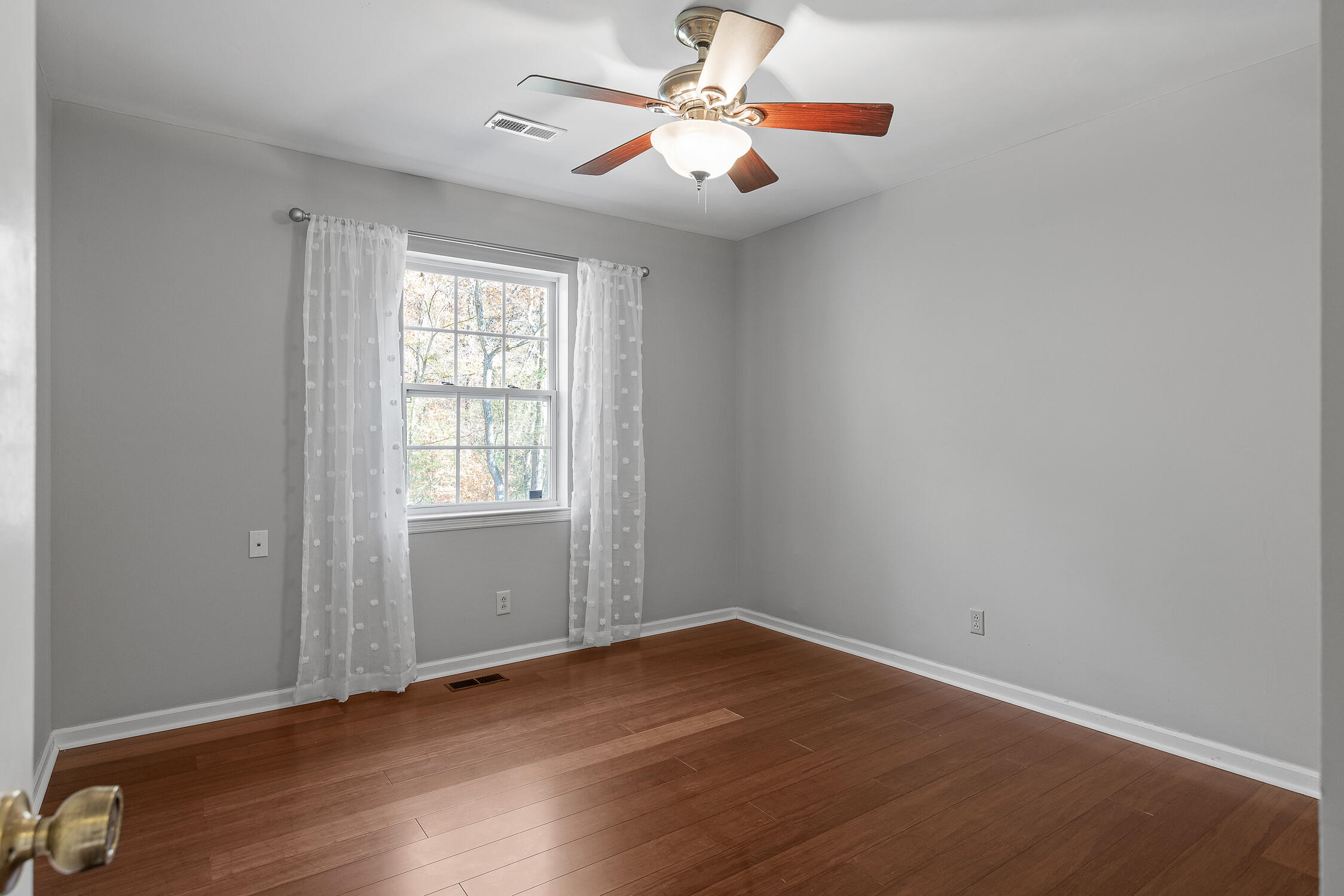 4833 Woodland Circle