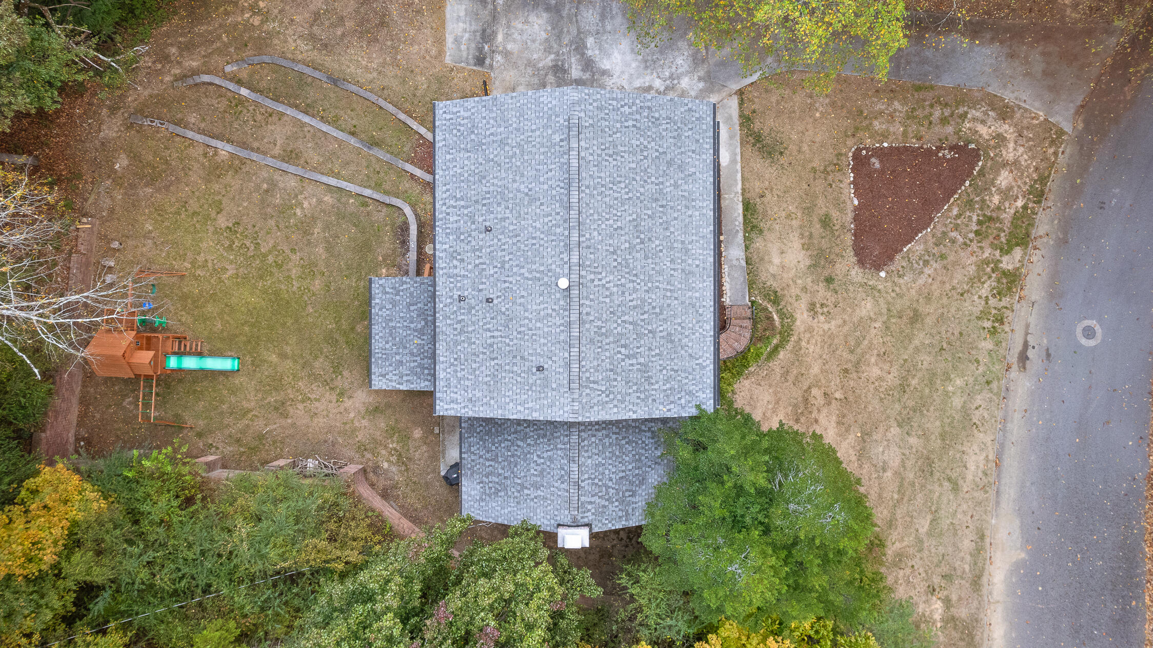 4833 Woodland Circle