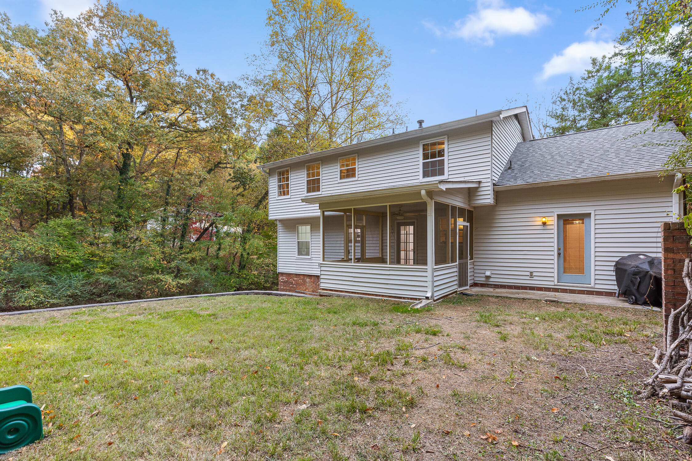 4833 Woodland Circle
