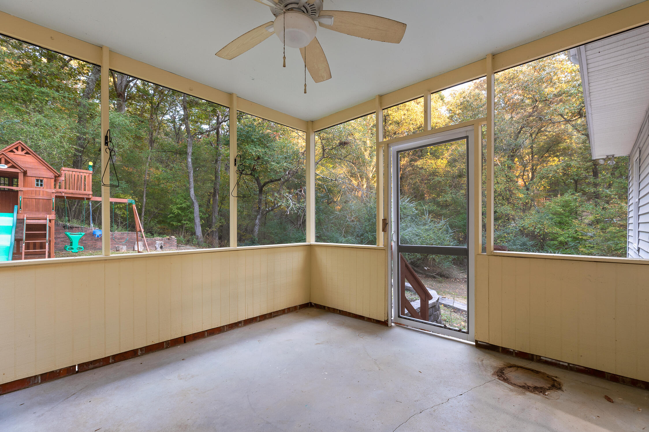 4833 Woodland Circle