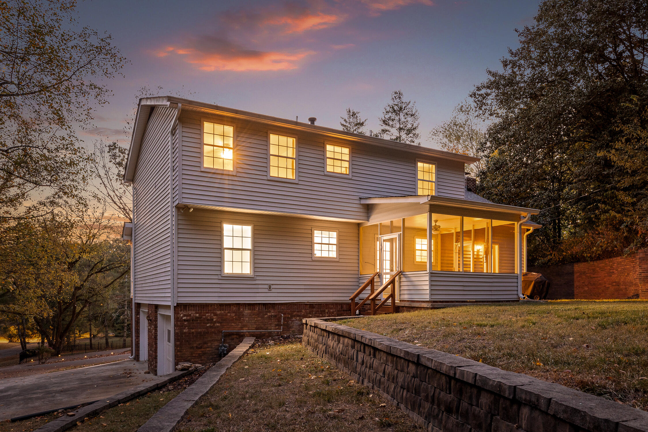 4833 Woodland Circle