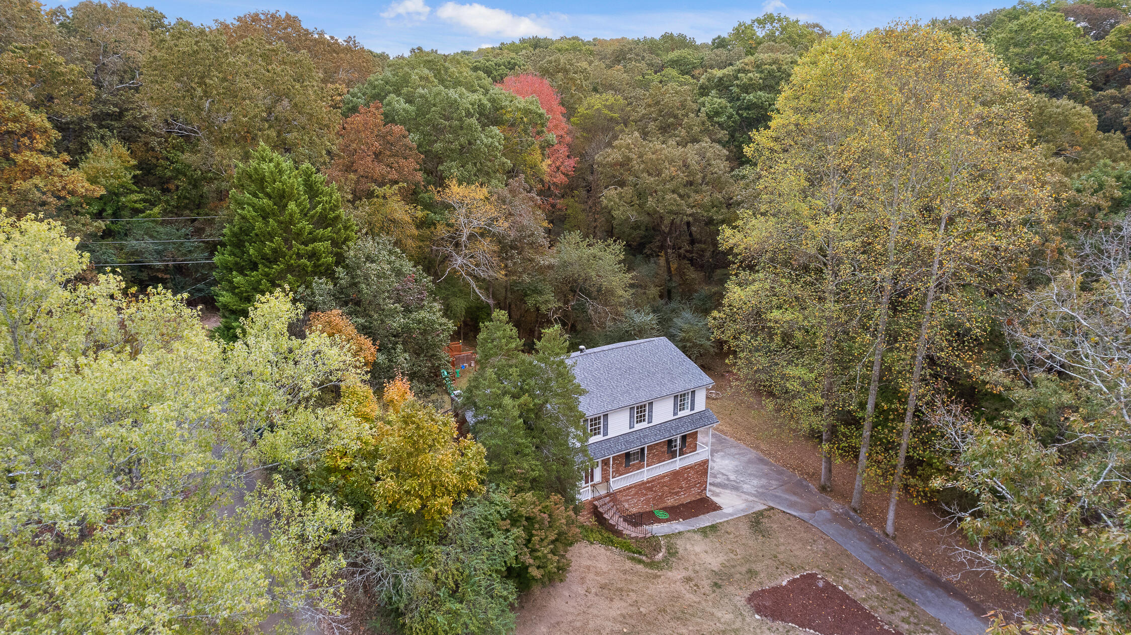 4833 Woodland Circle