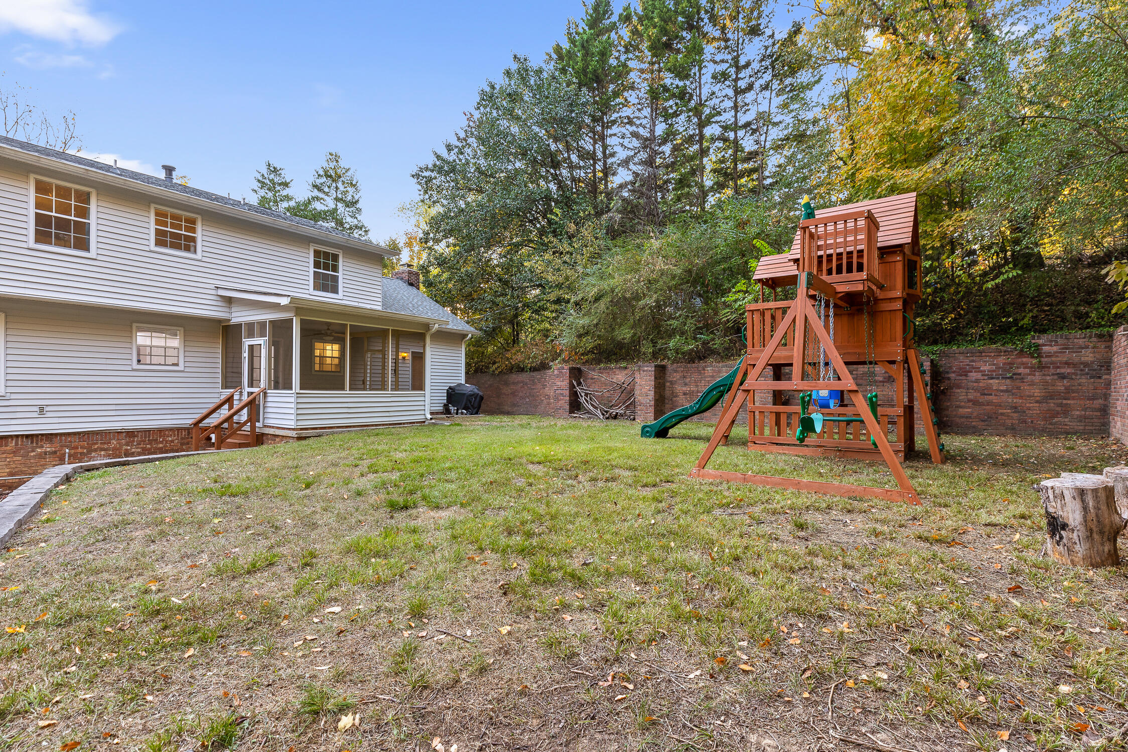 4833 Woodland Circle