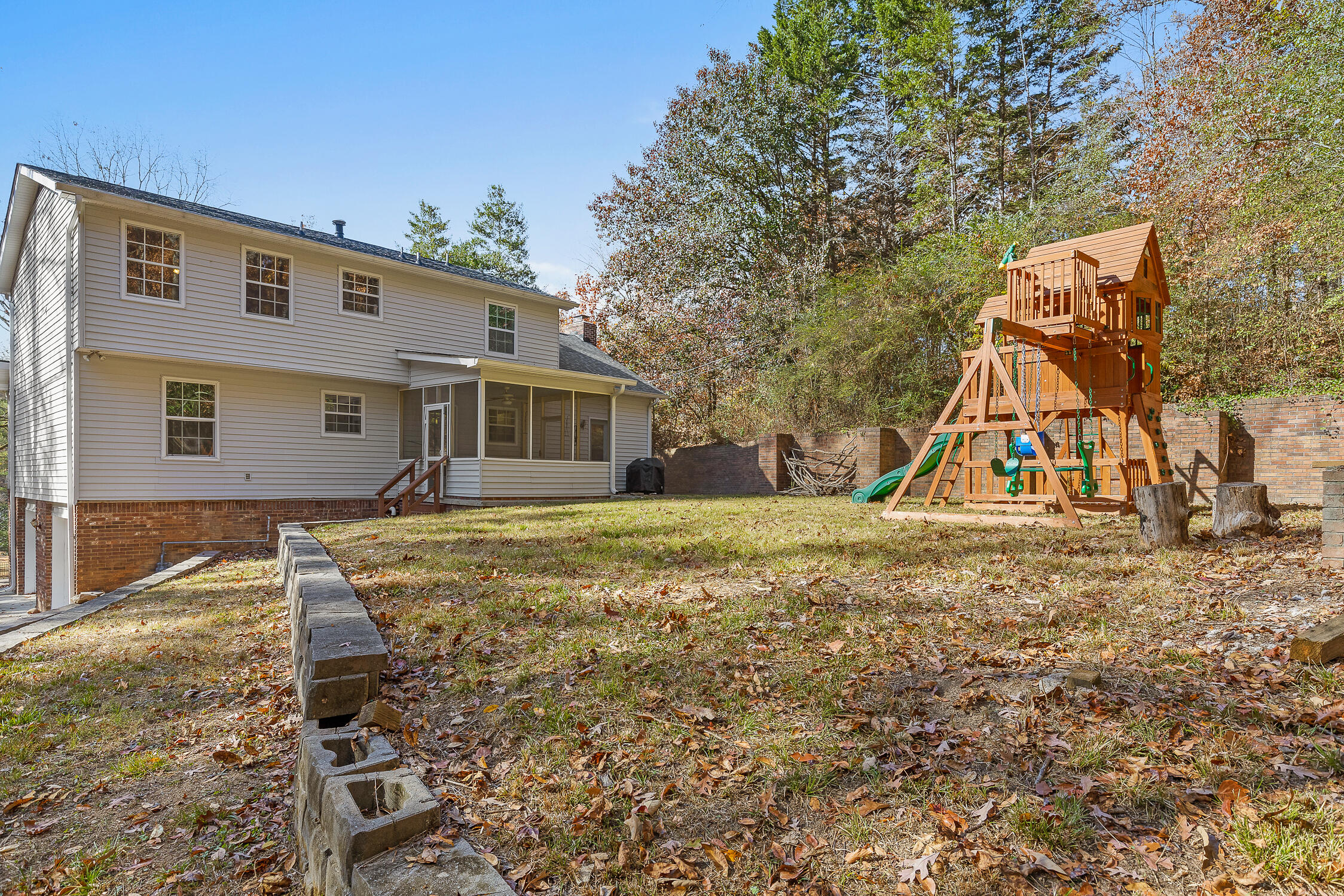 4833 Woodland Circle
