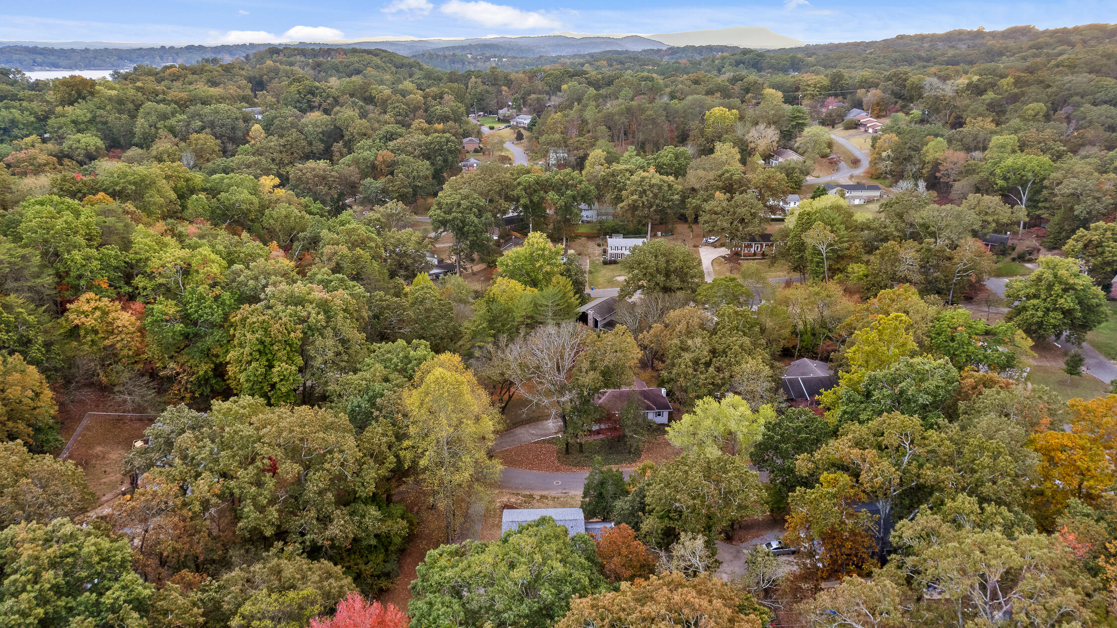 4833 Woodland Circle