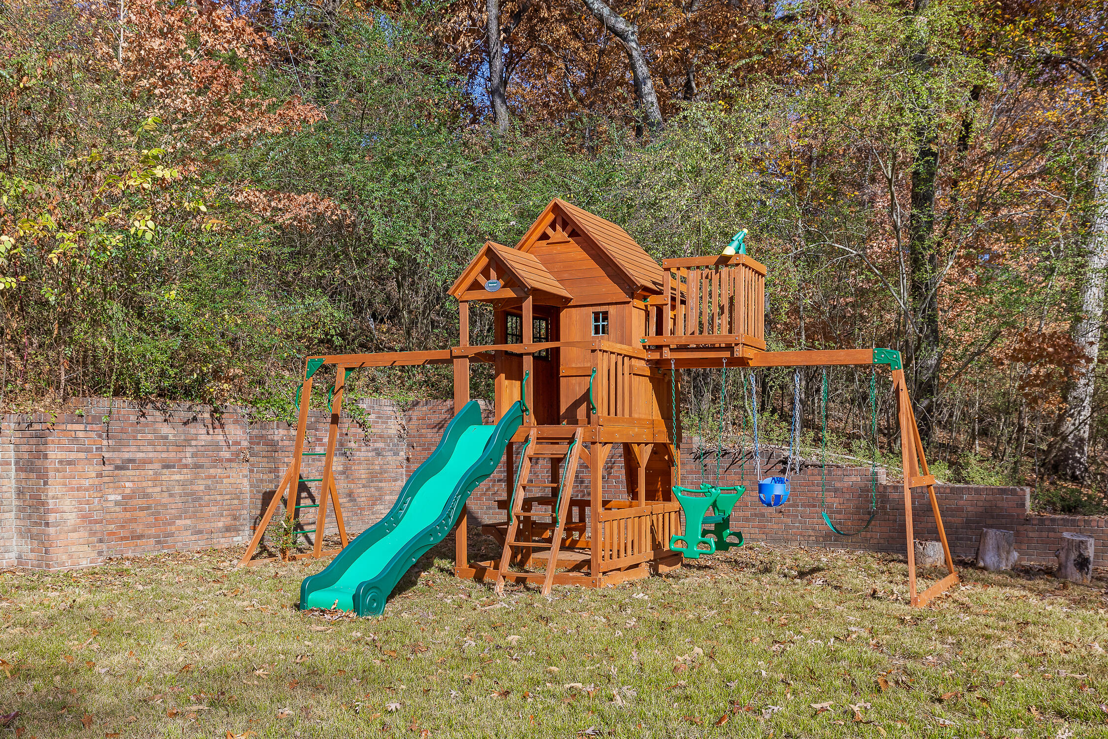 4833 Woodland Circle