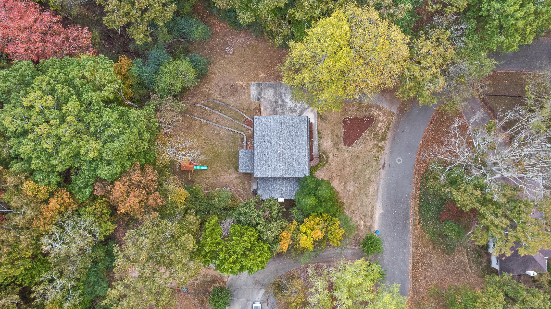 4833 Woodland Circle