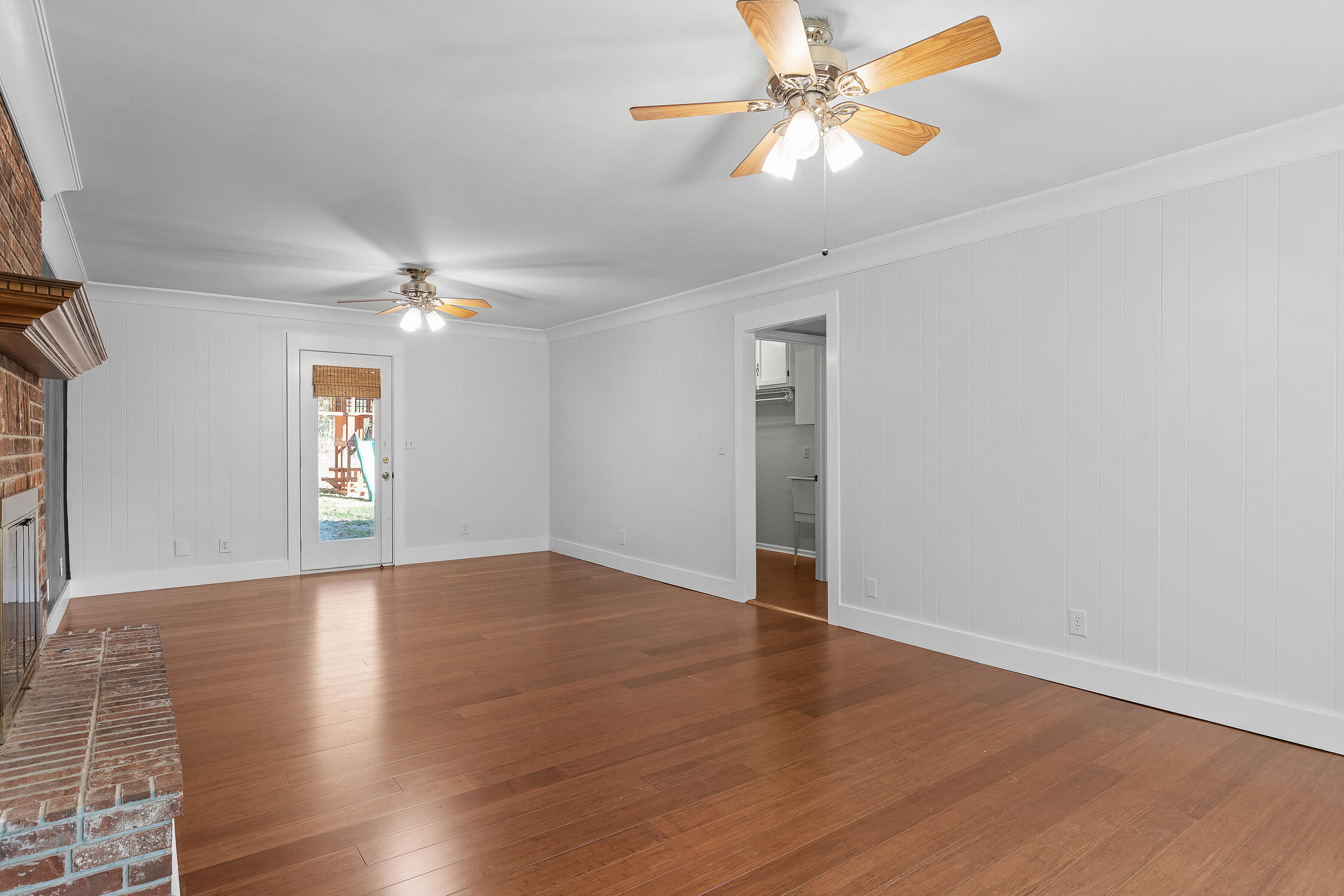 4833 Woodland Circle