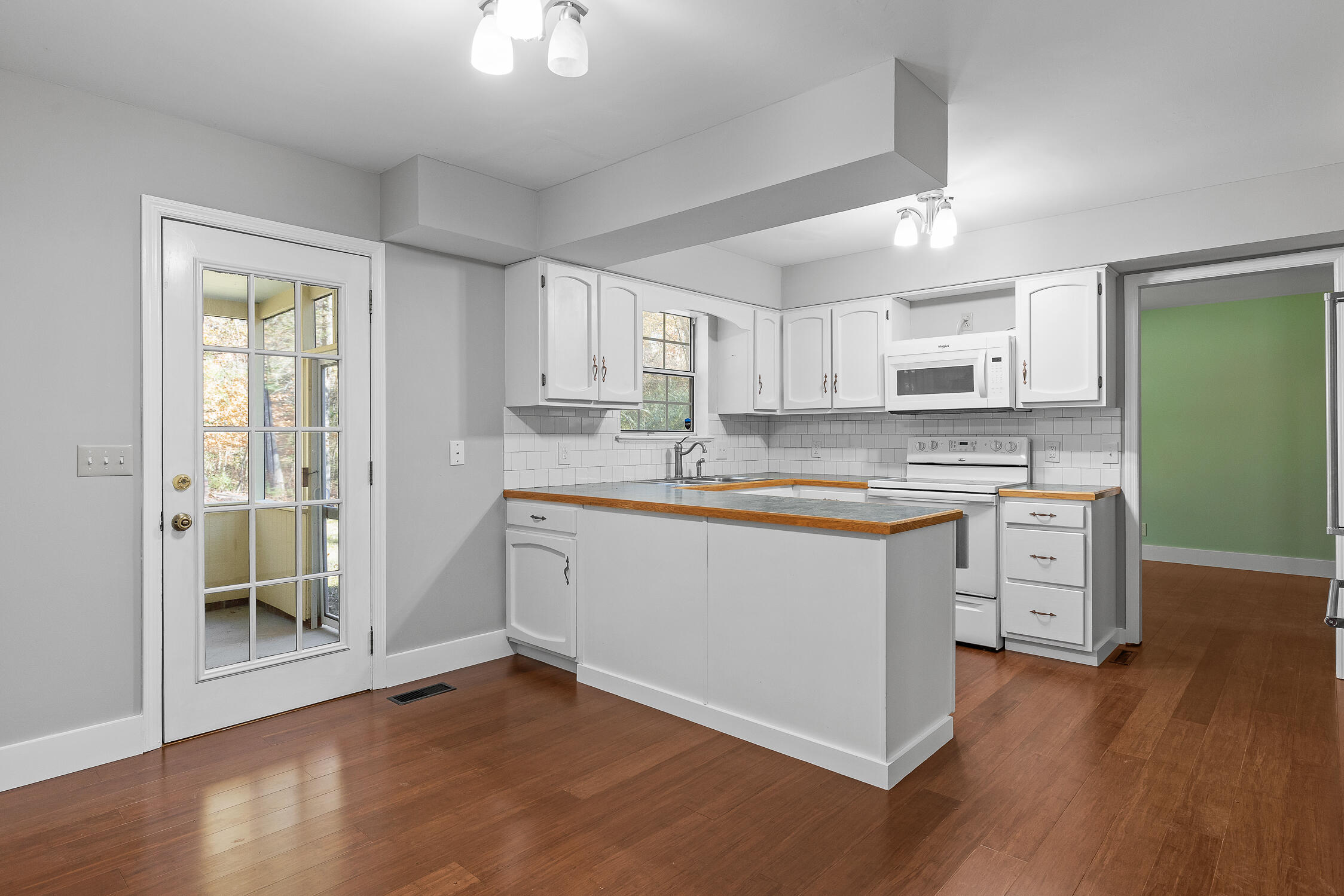 4833 Woodland Circle