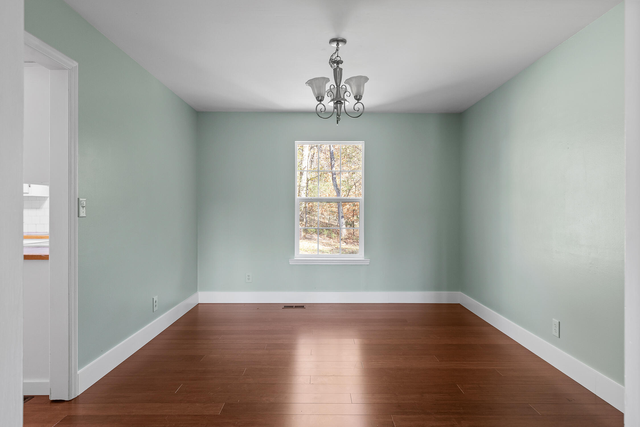 4833 Woodland Circle