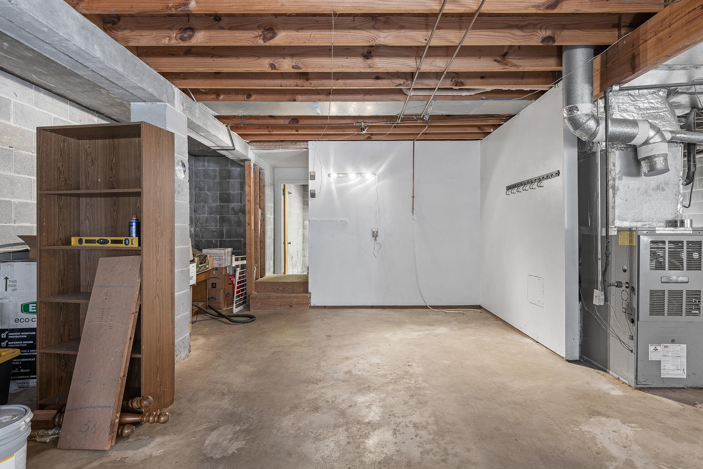 4833 Woodland Circle
