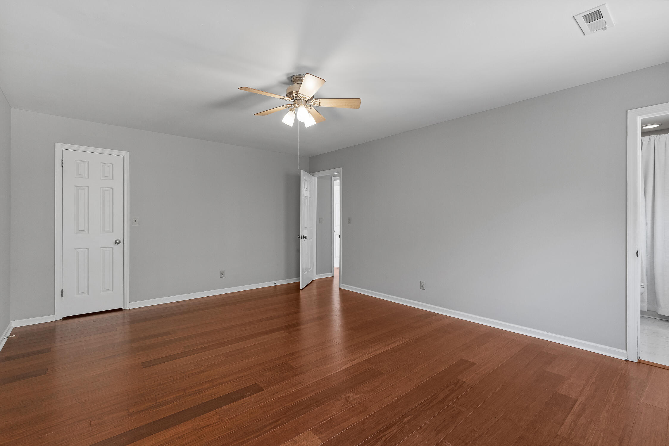 4833 Woodland Circle