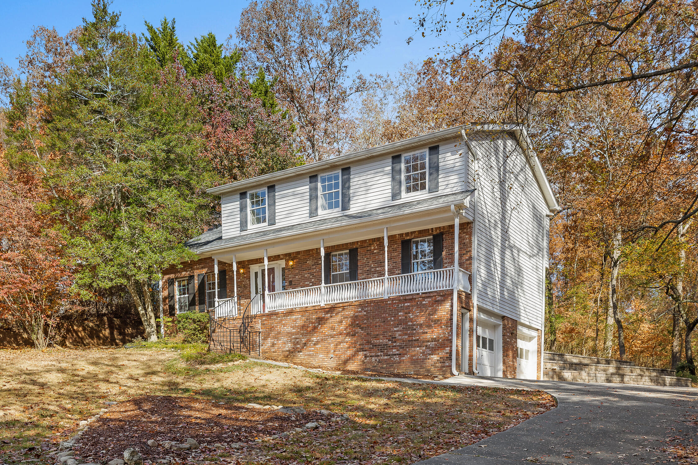 4833 Woodland Circle